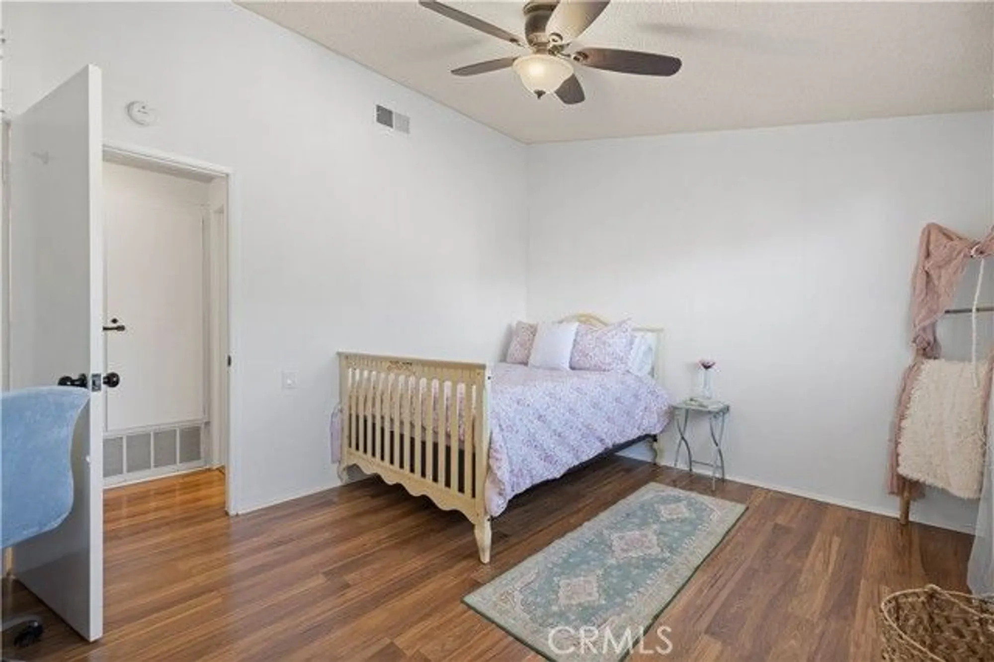 Property Slideshow image 15 of 30 | 19116 avenue of the oaks unit b, Newhall, CA, 91321