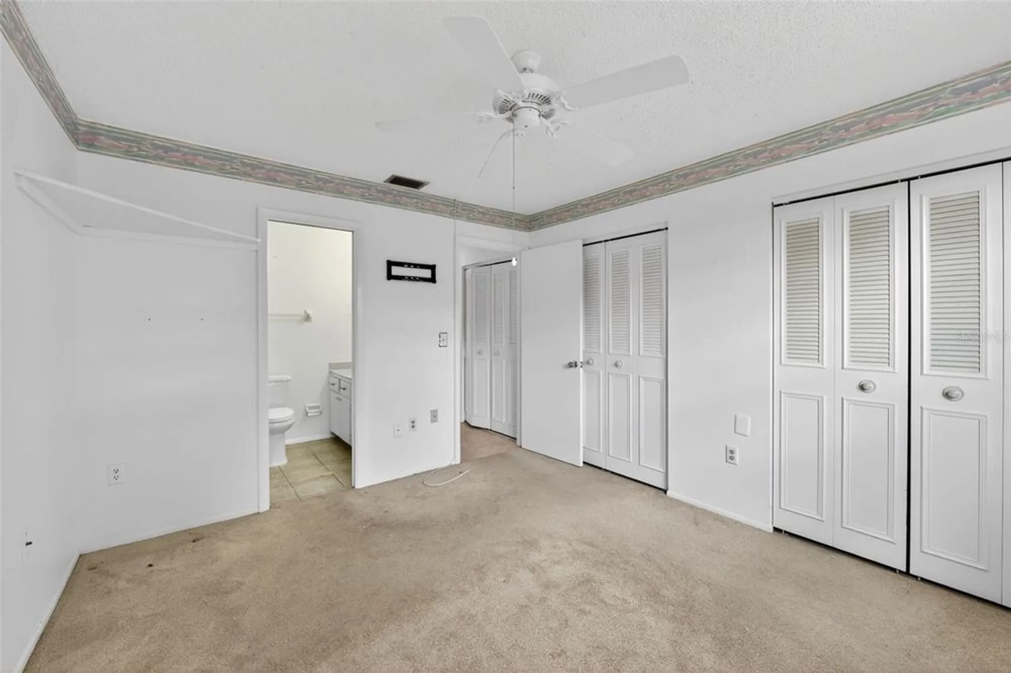 Property Slideshow image 11 of 27 | 2560 golf course dr 507, Sarasota, FL, 34234