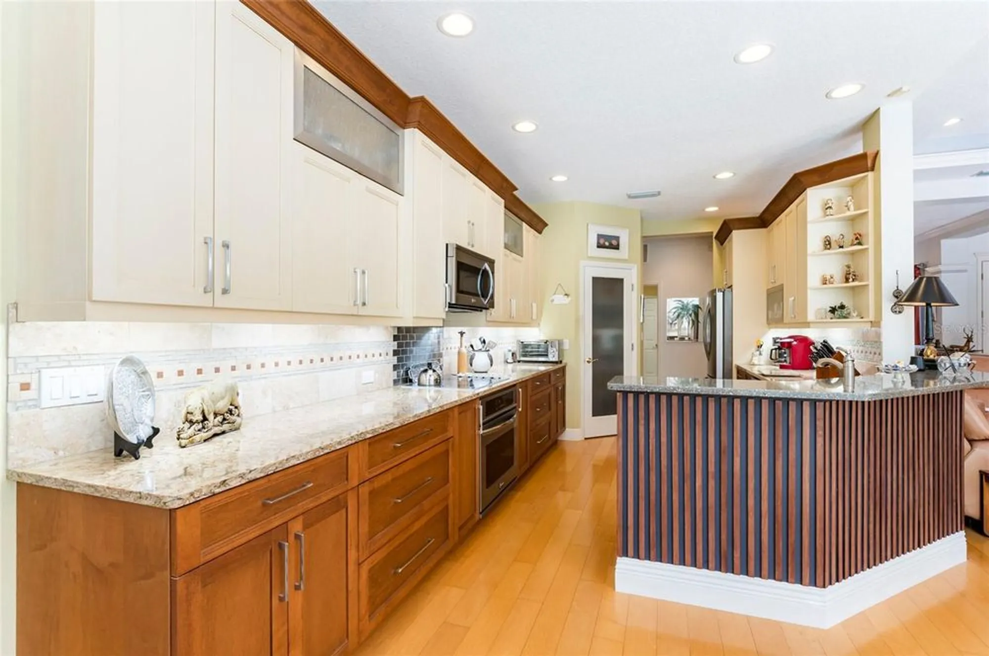 Property Slideshow image 13 of 50 | 4740 carrington cir, Sarasota, FL, 34243
