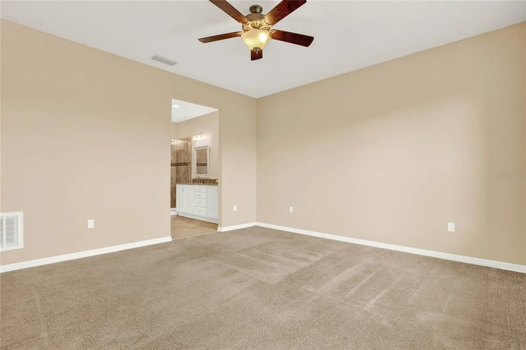 Property Slideshow image 18 of 57 | 440 alcove dr, Groveland, FL, 34736