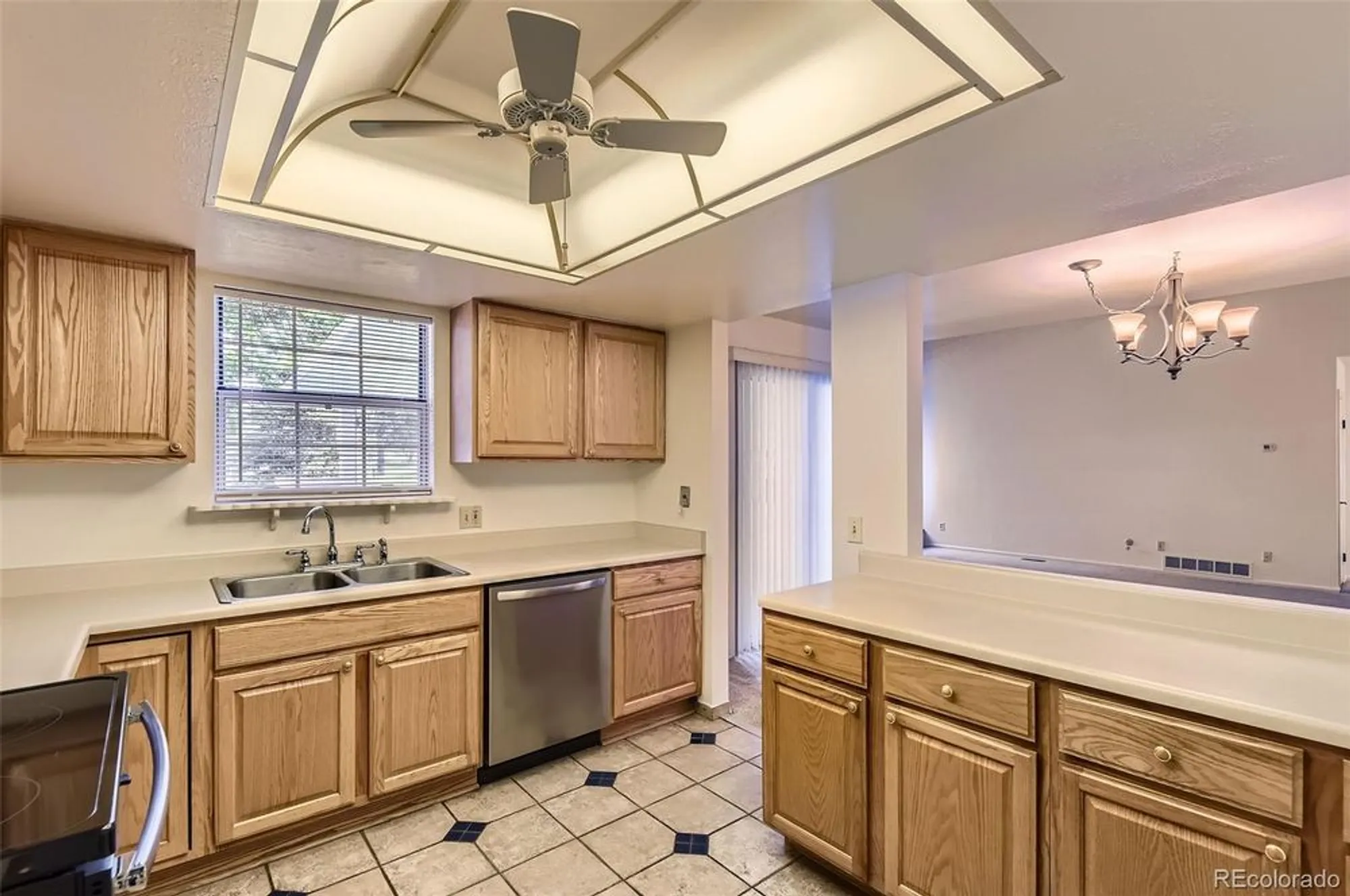 Property Slideshow image 8 of 27 | 13940 e linvale pl, Aurora, CO, 80014