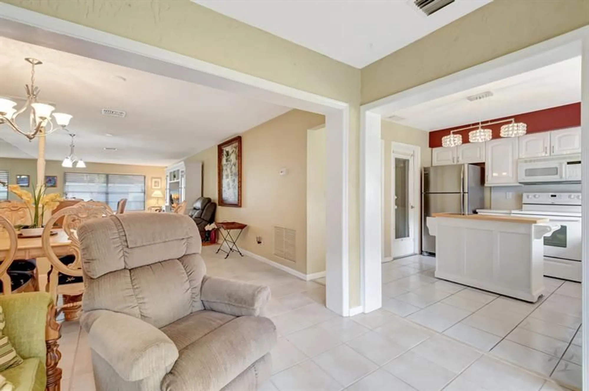 Property Slideshow image 18 of 66 | 9800 pecan tree dr b, Boynton Beach, FL, 33436