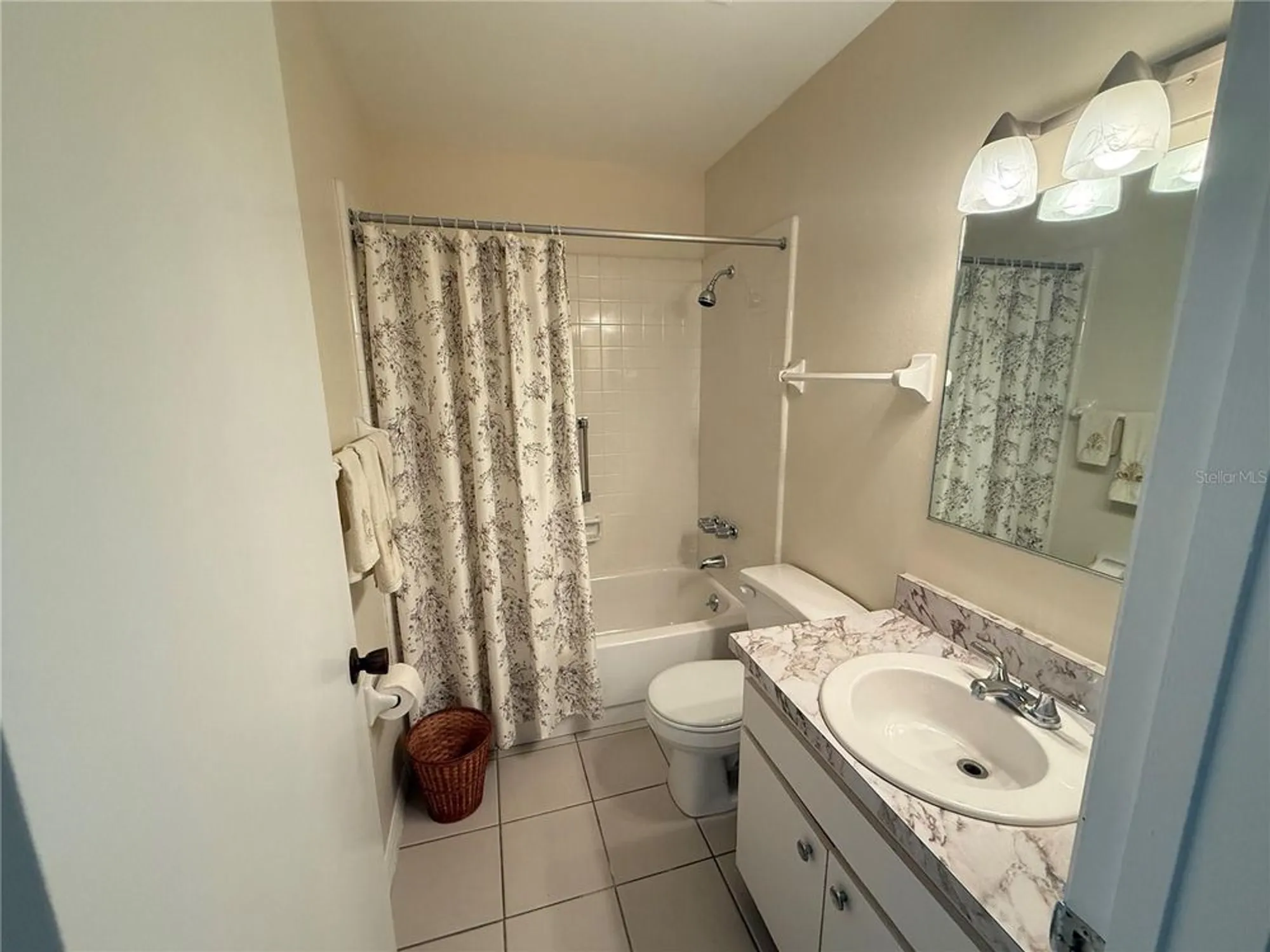 Property Slideshow image 32 of 37 | 407 feltham trl unit b, Sun City Center, FL, 33573