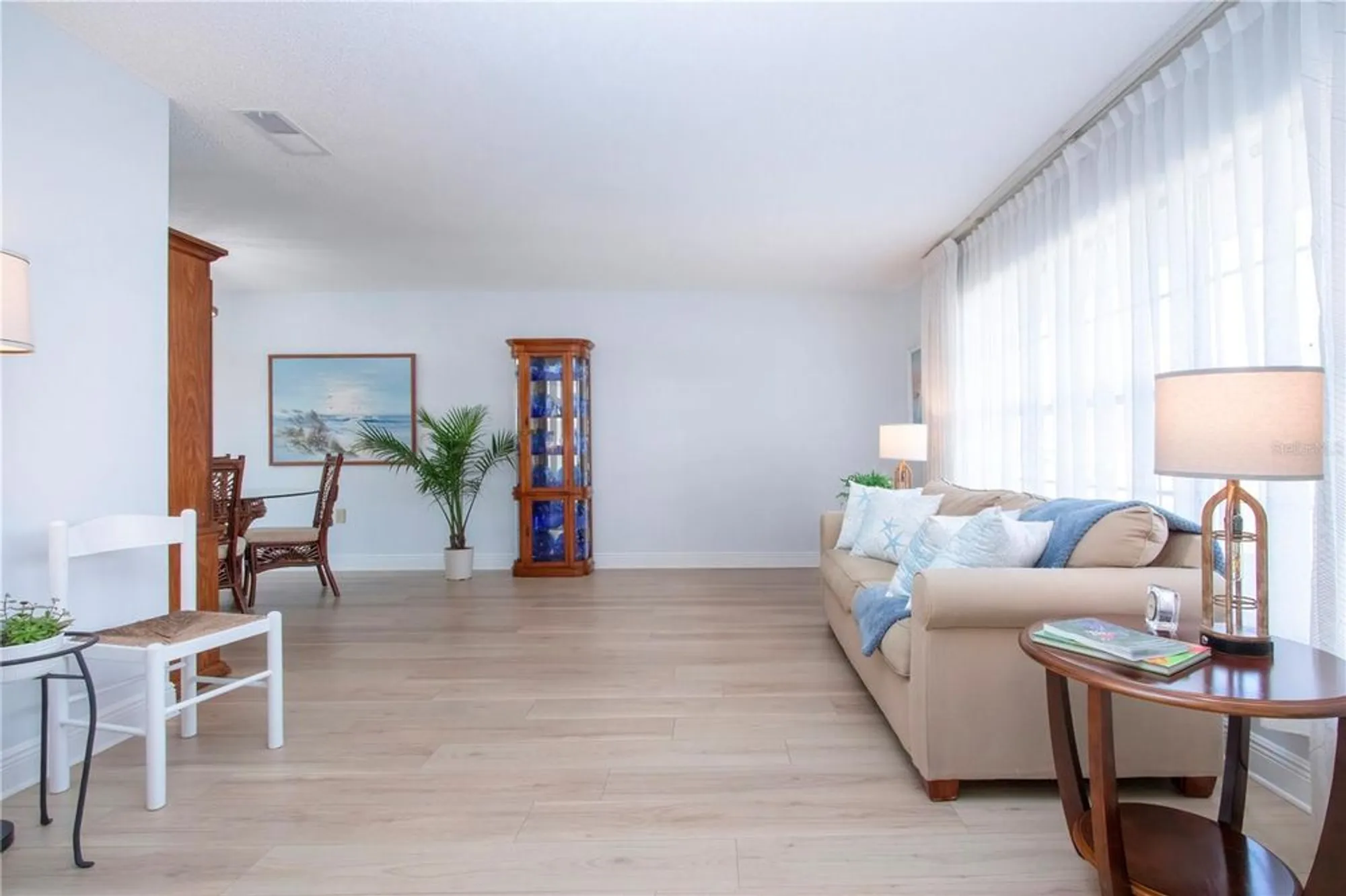 Property Slideshow image 10 of 69 | 2016 east view dr, Sun City Center, FL, 33573