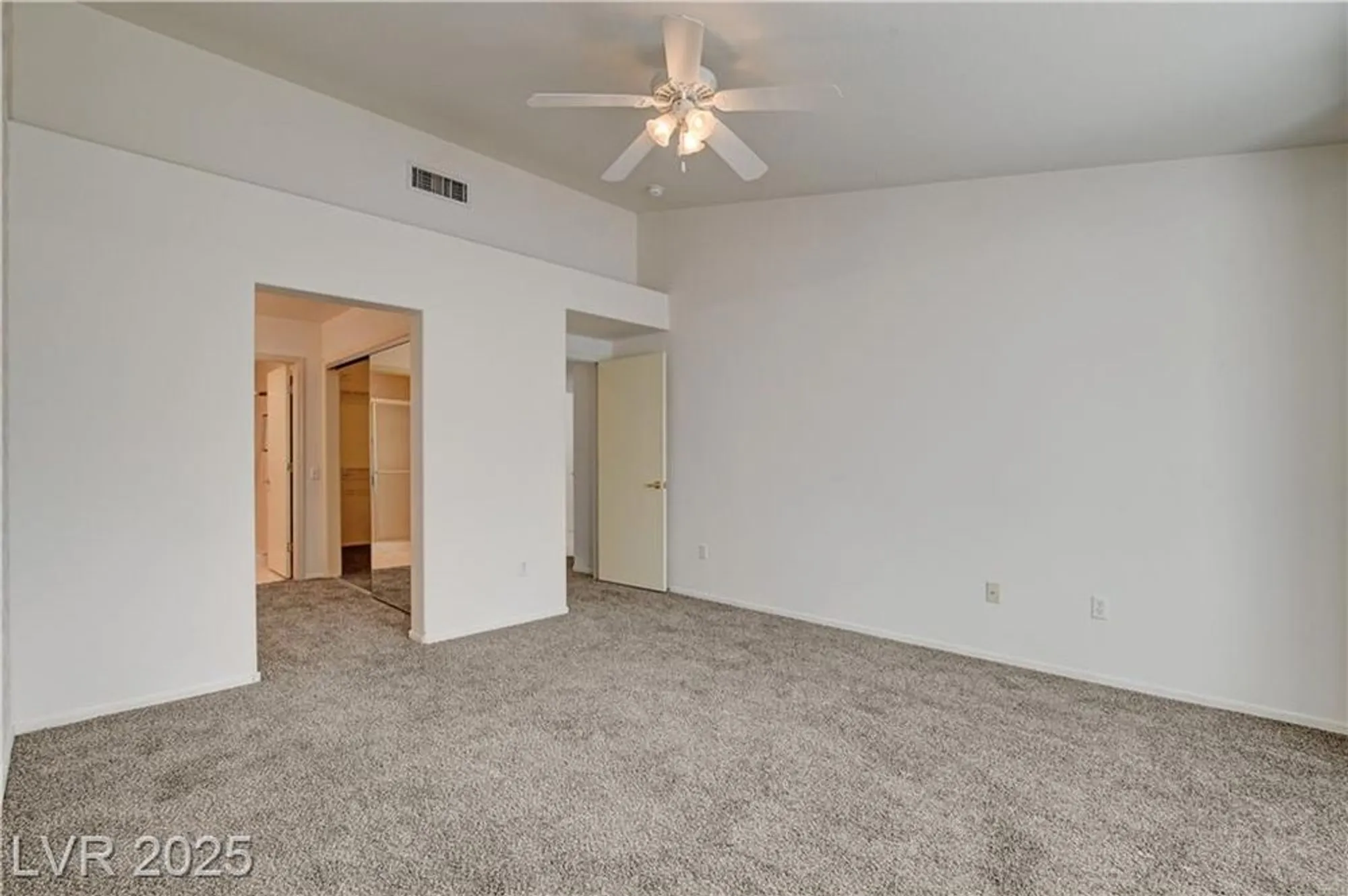 Property Slideshow image 28 of 71 | 10113 cresent creek dr, Las Vegas, NV, 89134