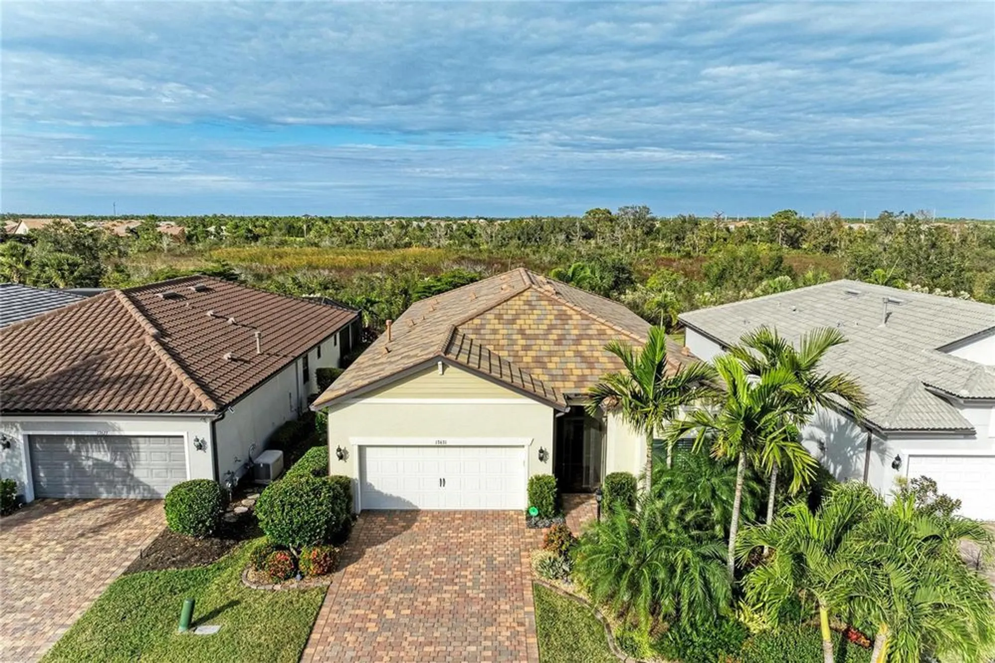 Property Slideshow image 8 of 85 | 17631 colebrook cir, Lakewood Ranch, FL, 34202
