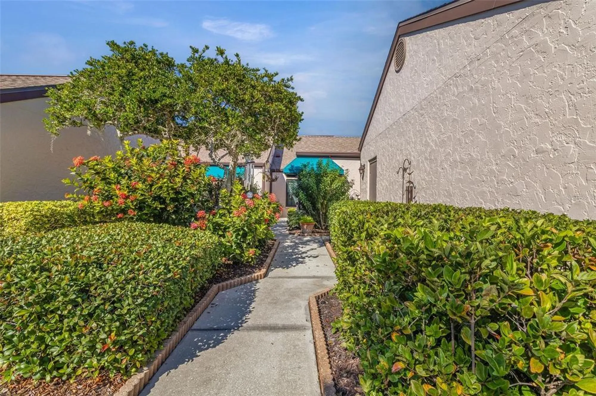 Property Slideshow image 4 of 61 | 6089 clubside dr # 00, Sarasota, FL, 34243