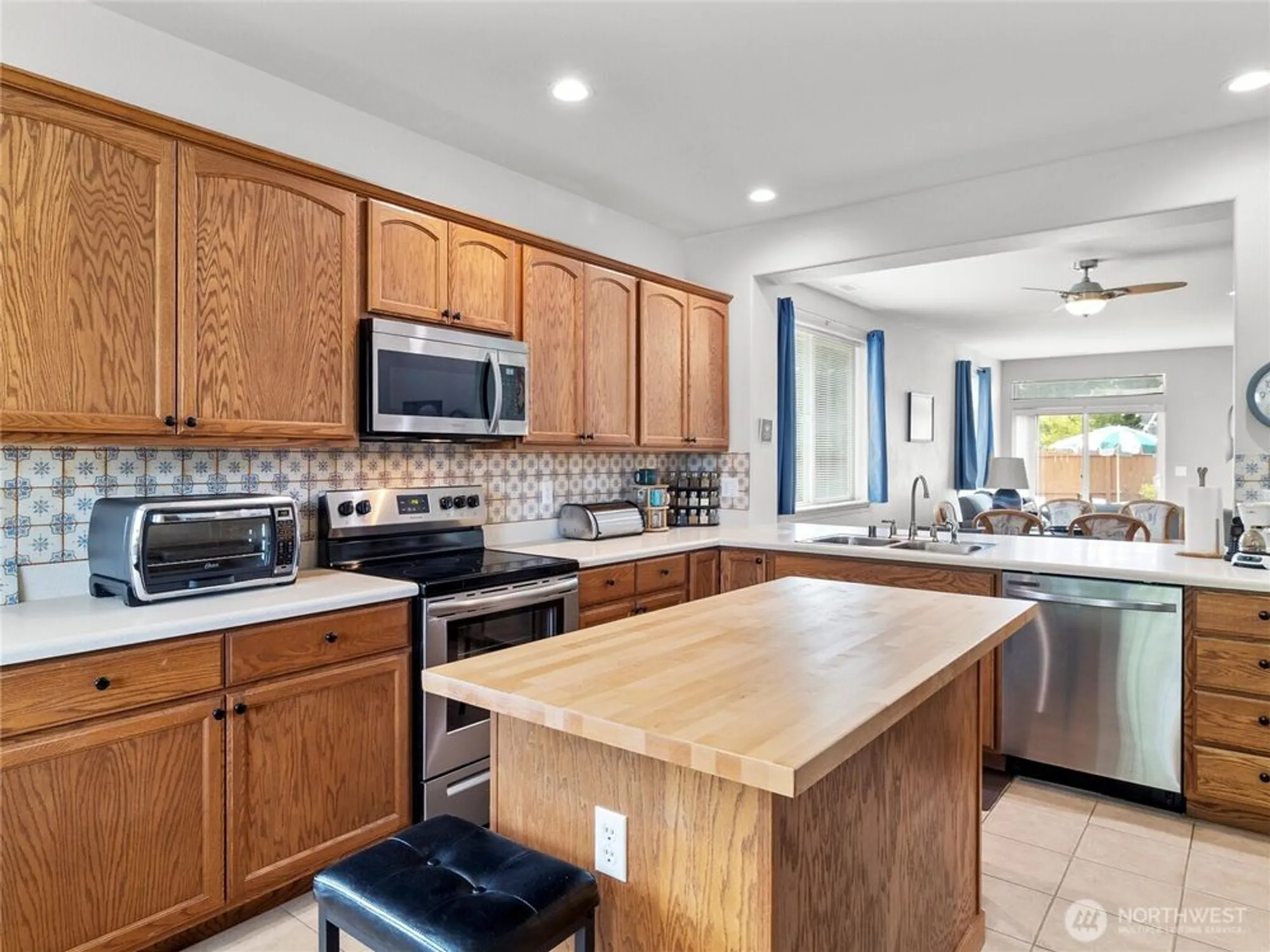 Property Slideshow image 13 of 40 | 4989 spokane st, Lacey, WA, 98516