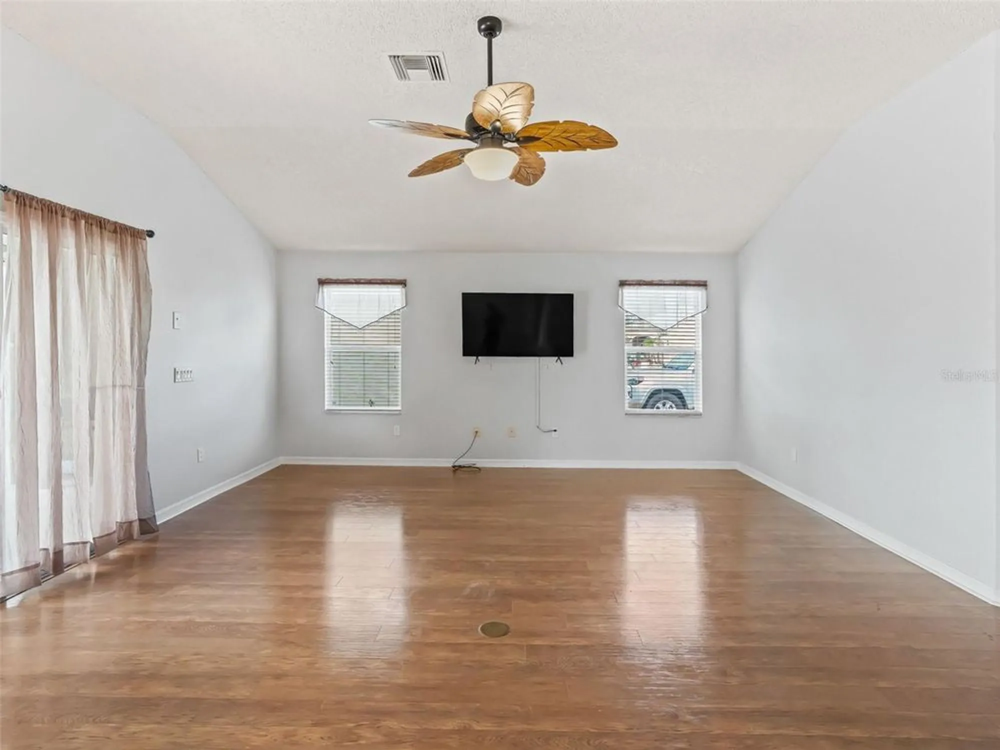 Property Slideshow image 16 of 39 | 1339 arbor trl, The Villages, FL, 32162
