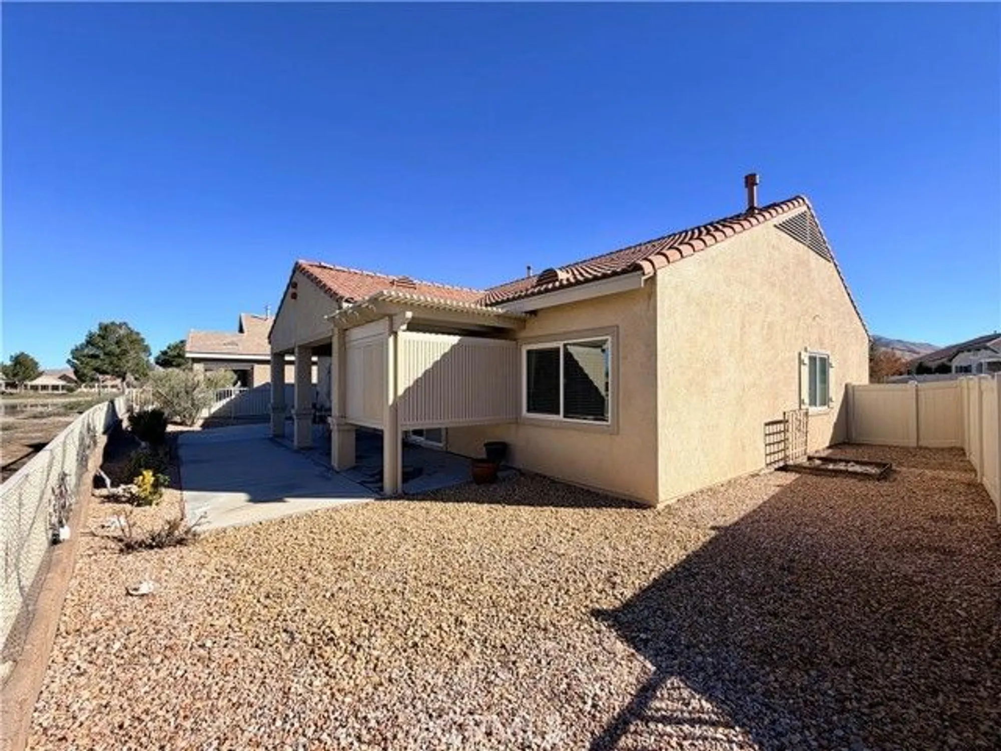 Property Slideshow image 24 of 30 | 19422 royal oaks rd, Apple Valley, CA, 92308