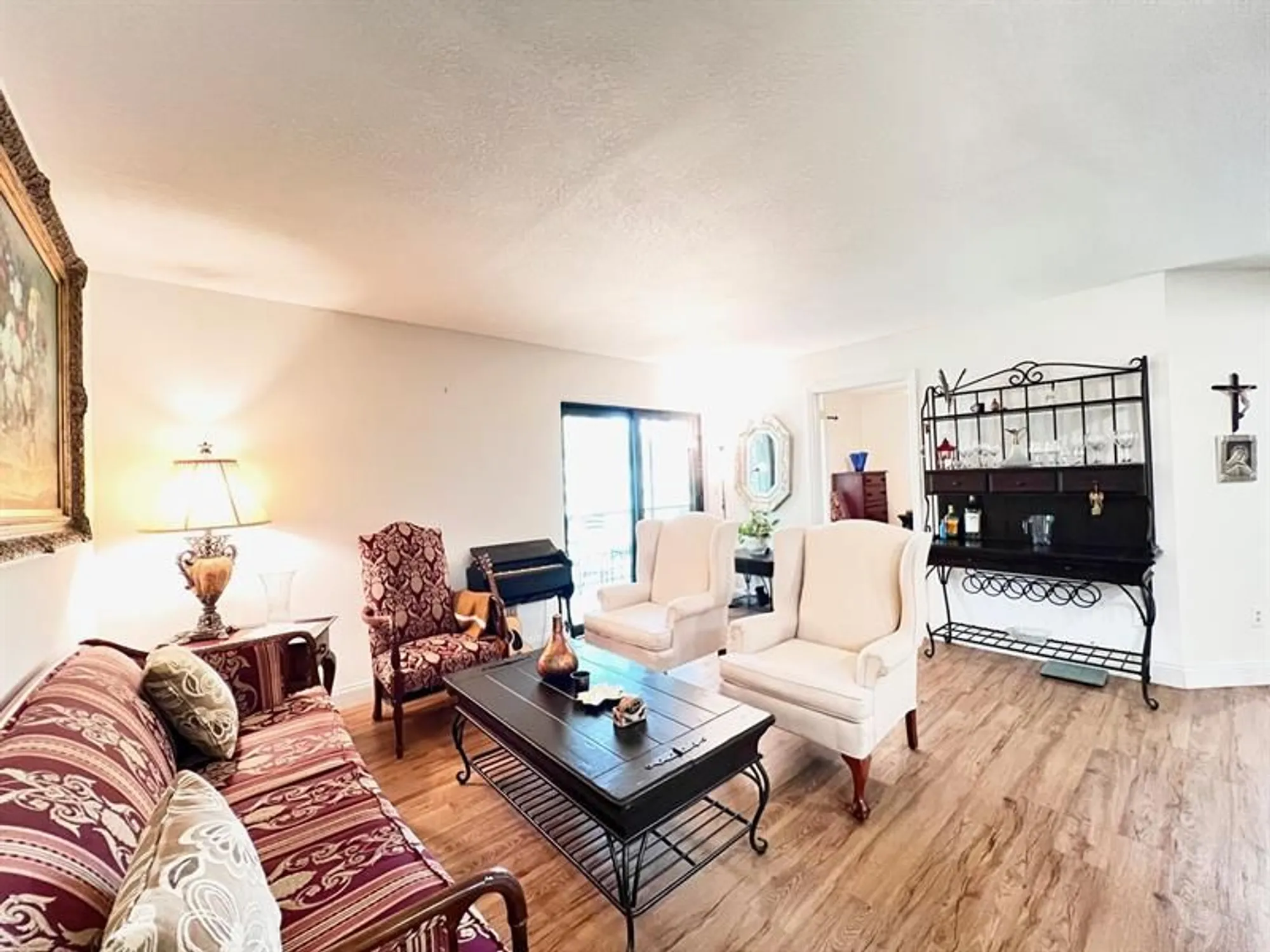 Property Slideshow image 4 of 17 | 9999 n belfort cir # 101, Tamarac, FL, 33321