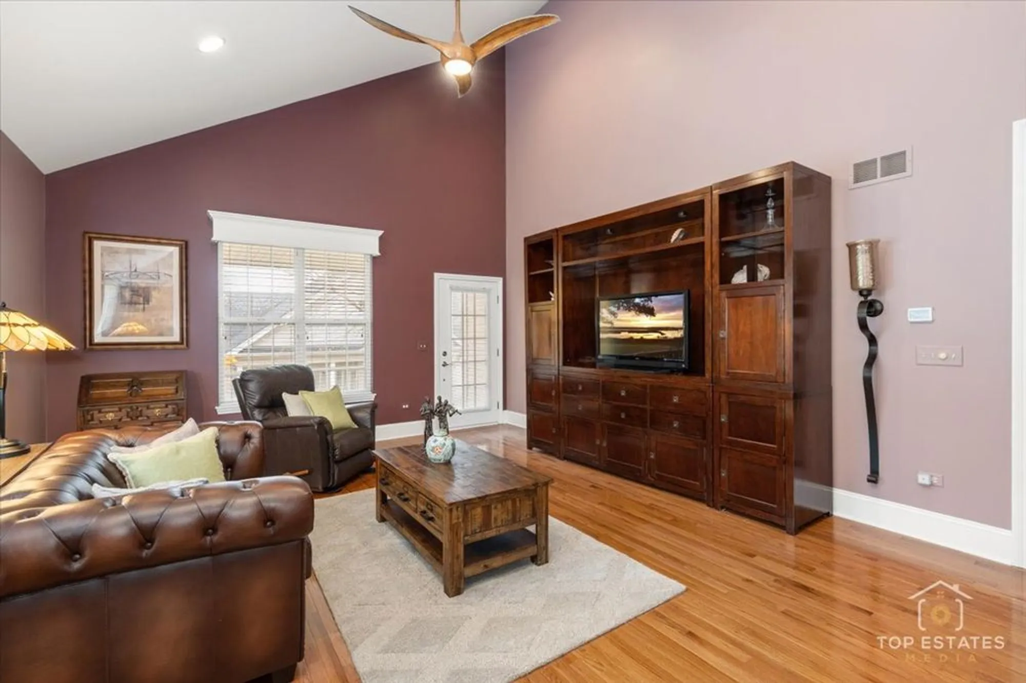 Property Slideshow image 8 of 43 | 1039 riviera dr # 1039, Elgin, IL, 60124