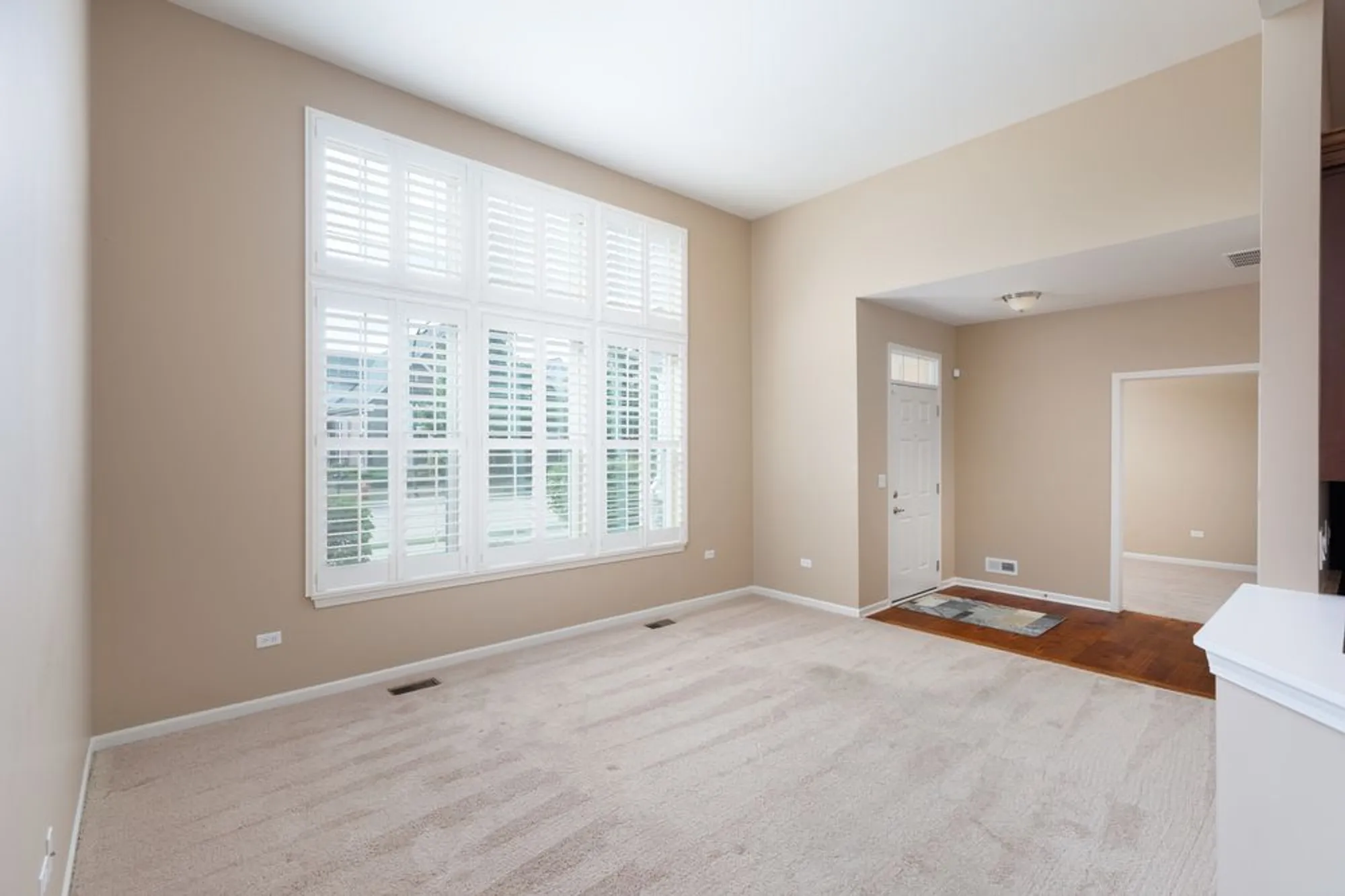Property Slideshow image 16 of 29 | 2629 camberley cir, Naperville, IL, 60564