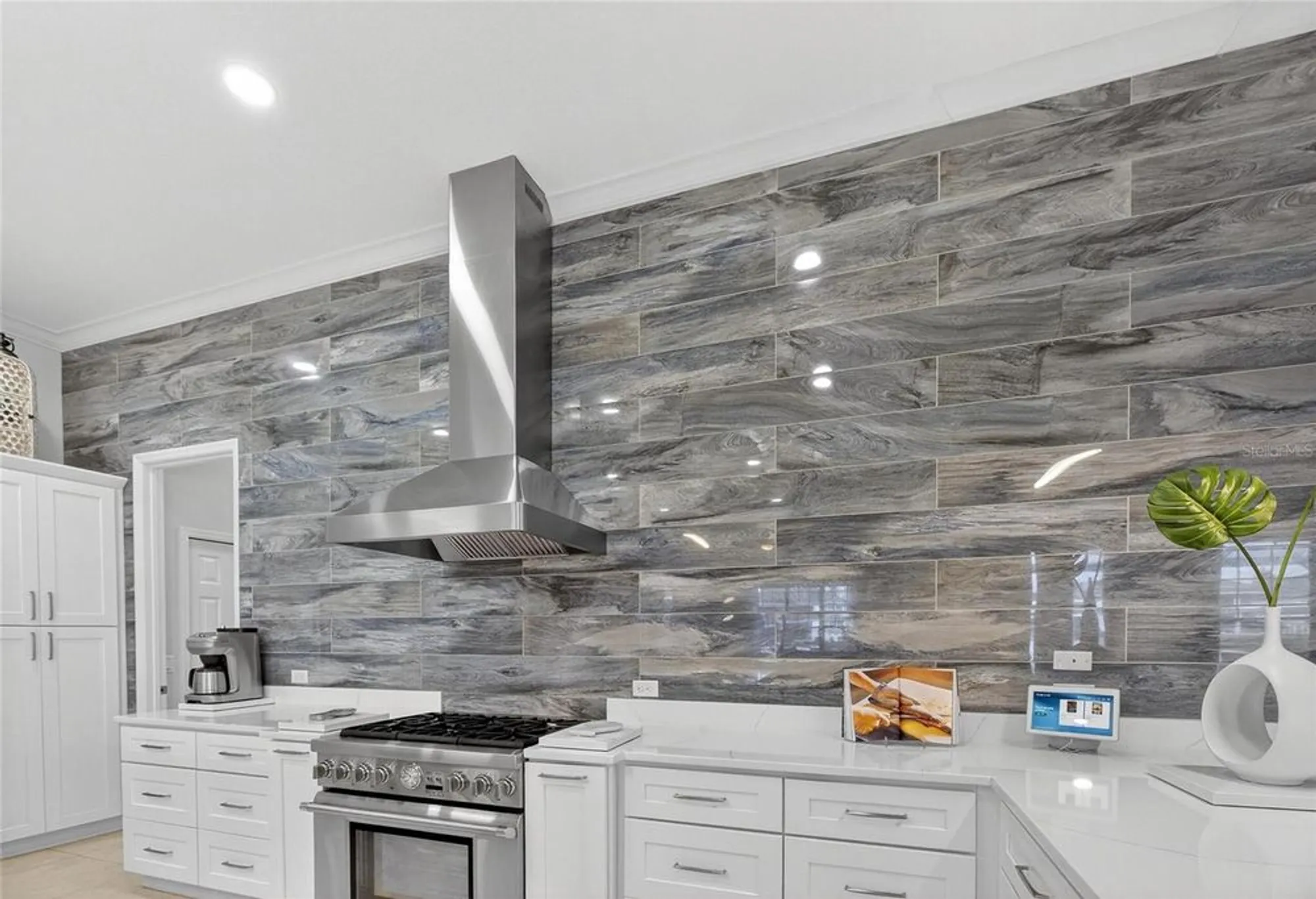 Property Slideshow image 39 of 99 | 719 islebay dr, Apollo Beach, FL, 33572