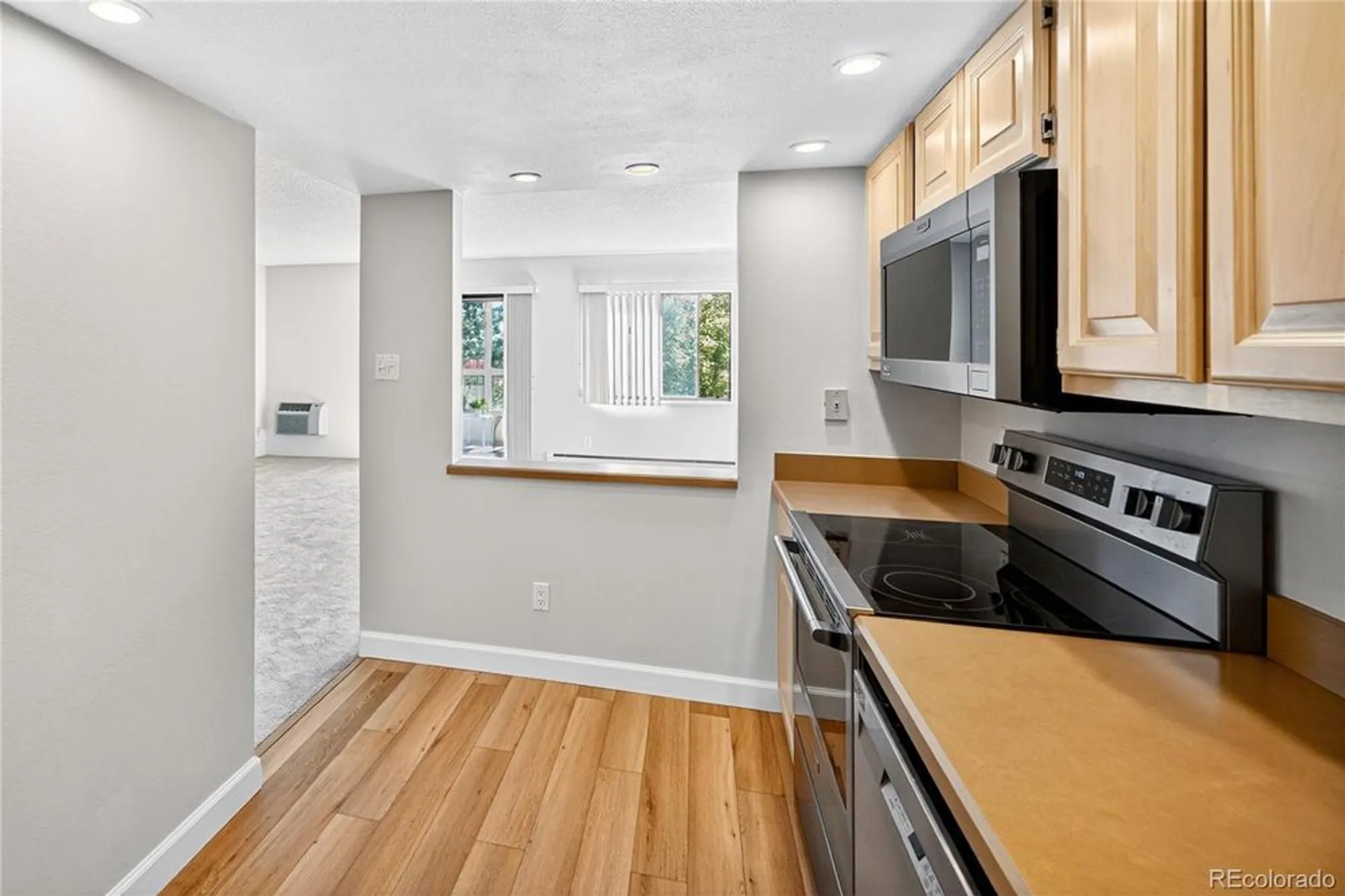 Property Slideshow image 9 of 34 | 13952 e marina dr 510, Aurora, CO, 80014