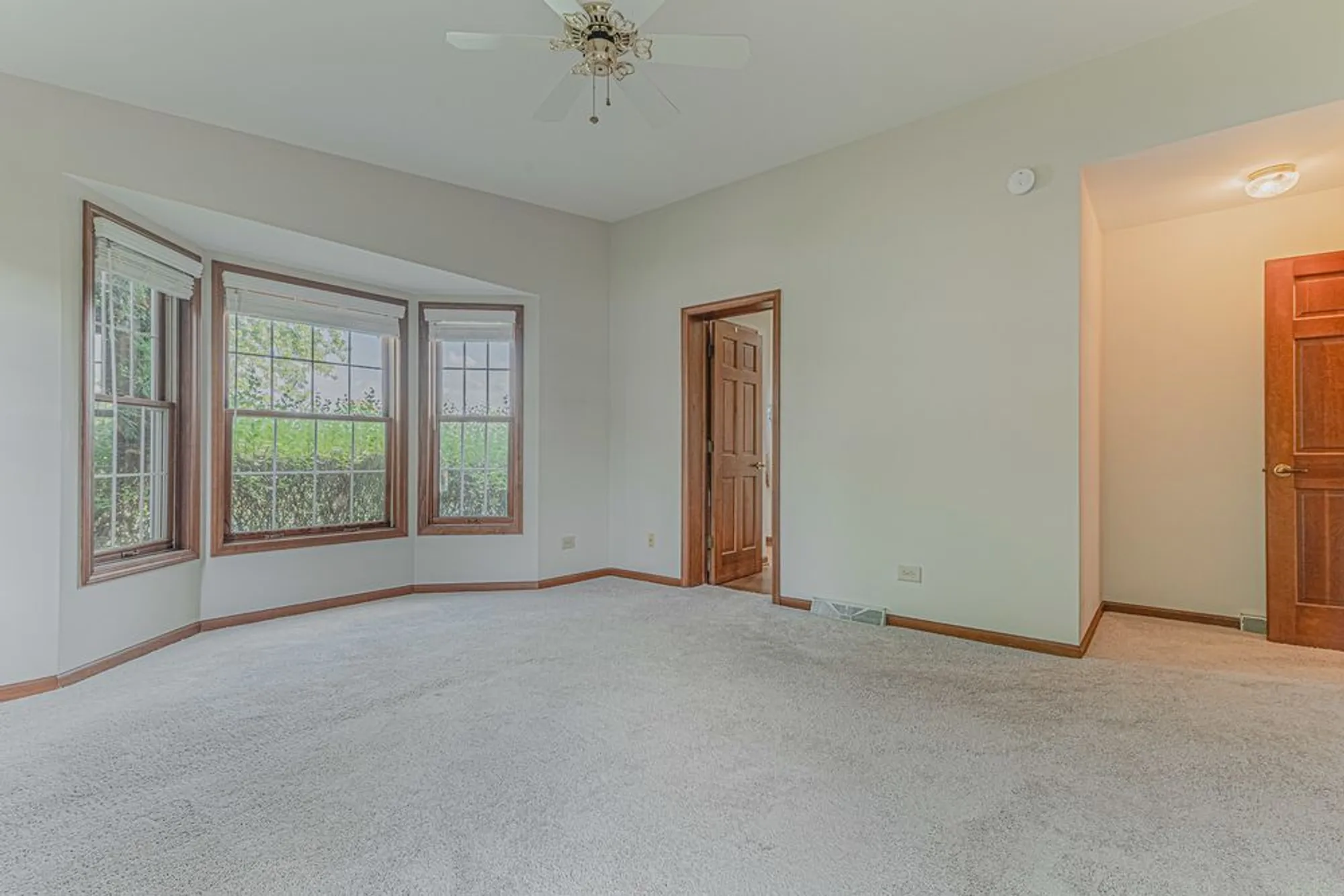 Property Slideshow image 24 of 41 | 9 derby ct, Grayslake, IL, 60030