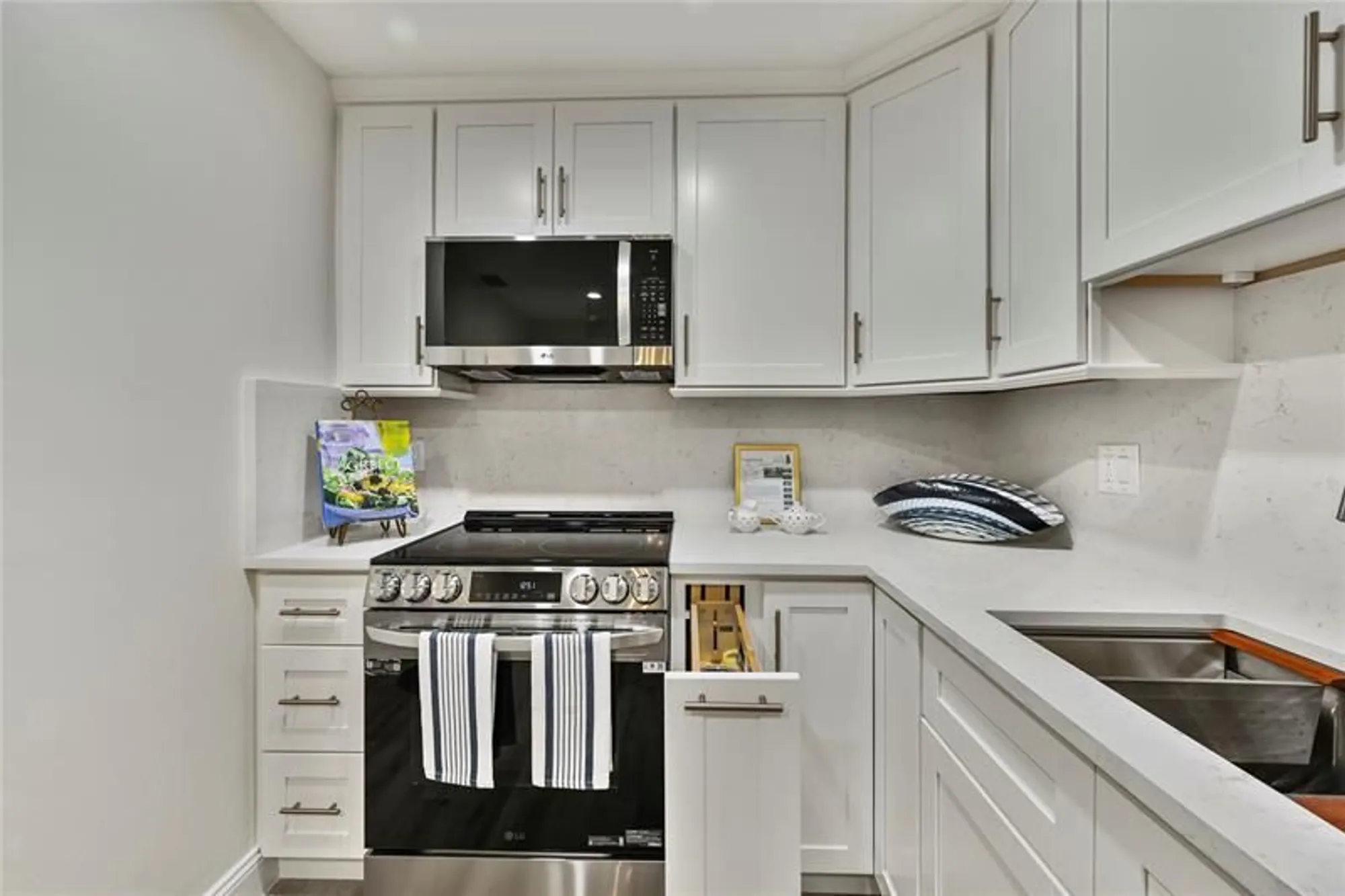 Property Slideshow image 13 of 73 | 1084 nw 83rd ave # 1084, Plantation, FL, 33322