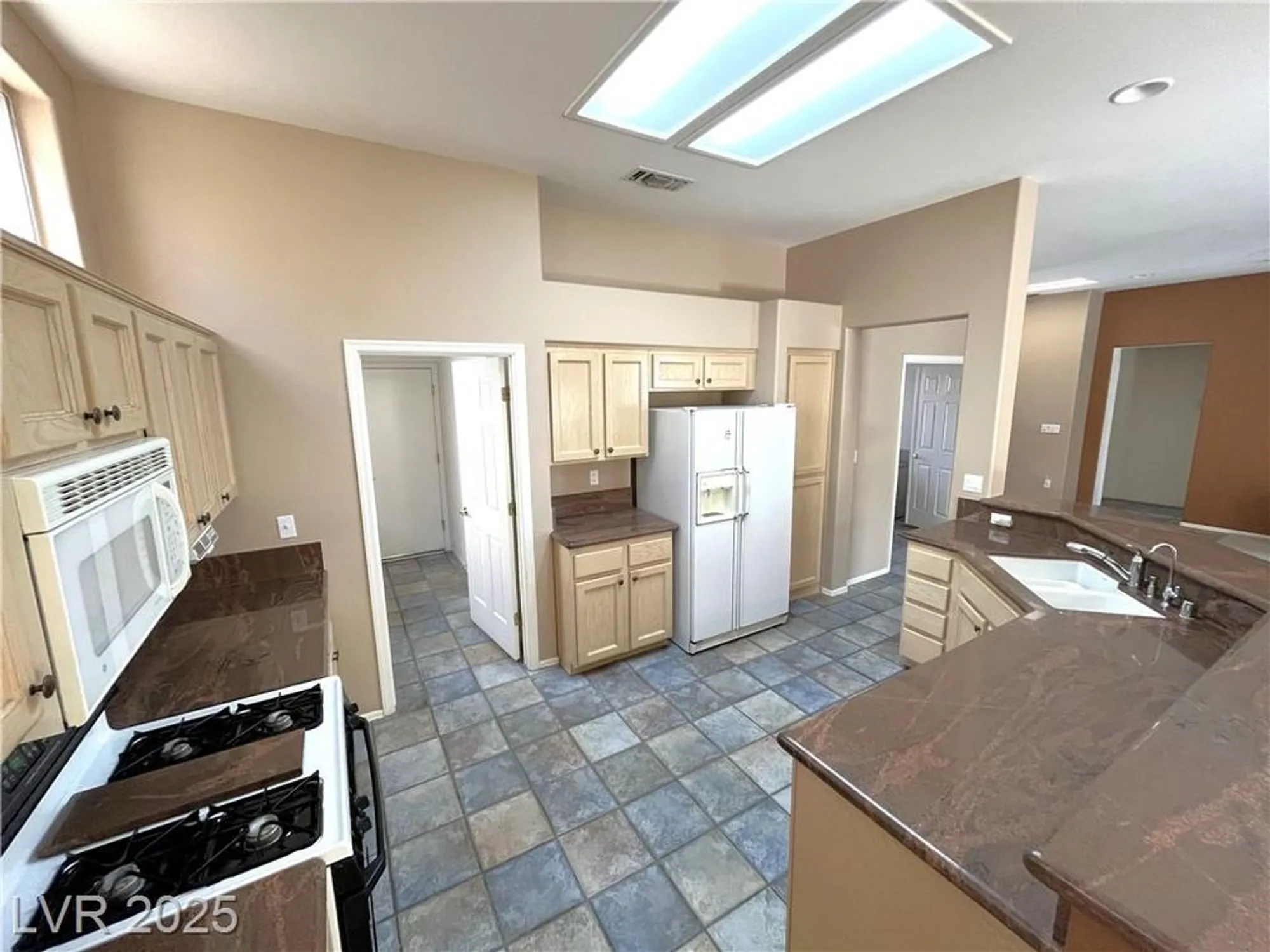 Property Slideshow image 15 of 37 | 10717 grand cypress ave, Las Vegas, NV, 89134