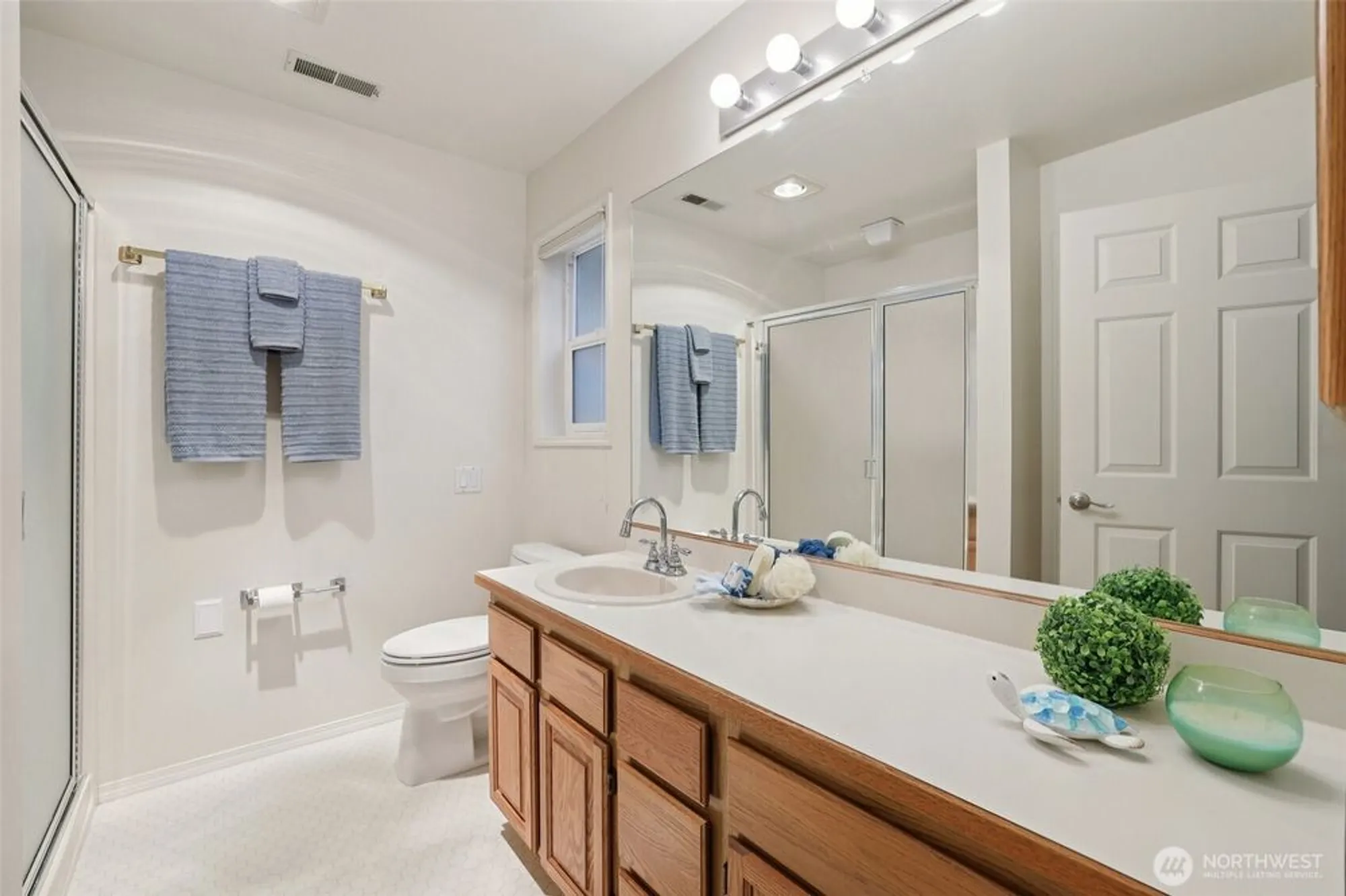 Property Slideshow image 27 of 40 | 22561 se 42nd ter # 2211, Issaquah, WA, 98029