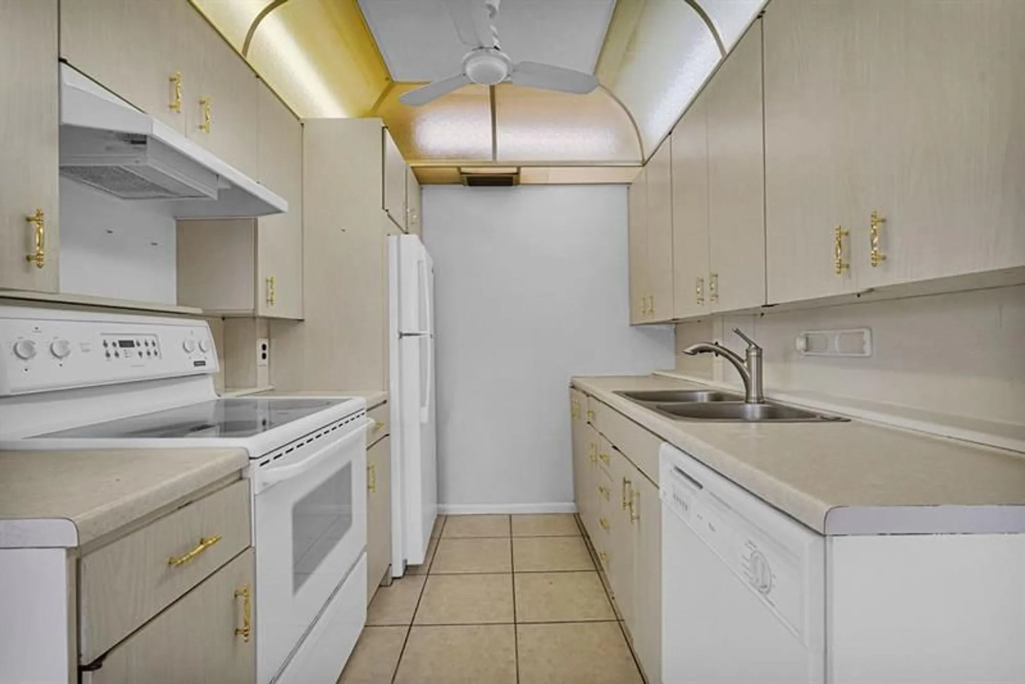 Property Slideshow image 5 of 47 | 2038 newport h # 2038, Deerfield Beach, FL, 33442