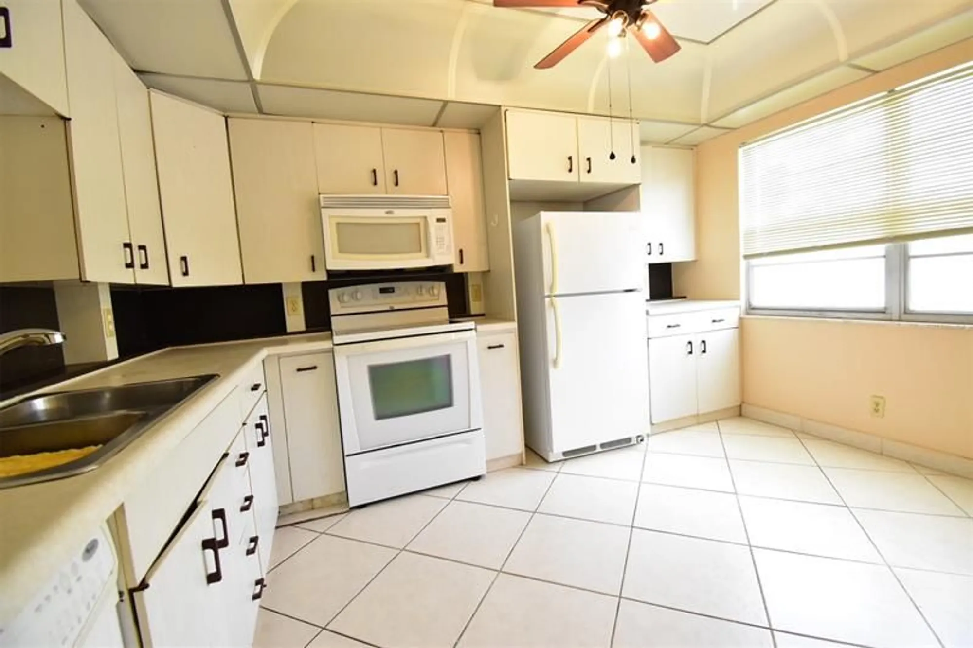 Property Slideshow image 4 of 20 | 2805 victoria way h2, Coconut Creek, FL, 33066