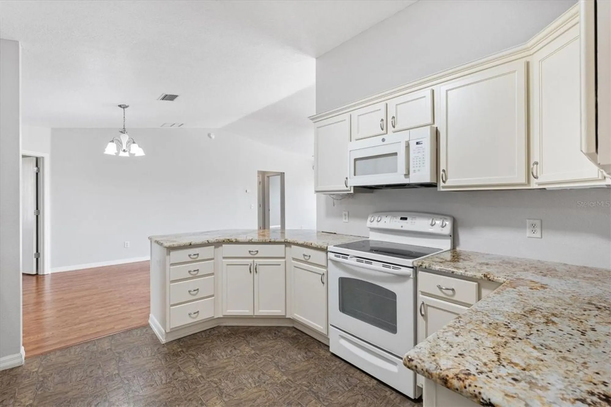 Property Slideshow image 8 of 28 | 2109 harston trl, The Villages, FL, 32162