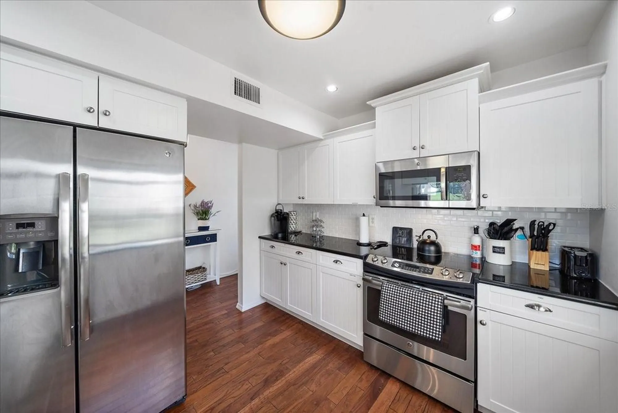 Property Slideshow image 8 of 76 | 425 cerromar ter 359, Venice, FL, 34293