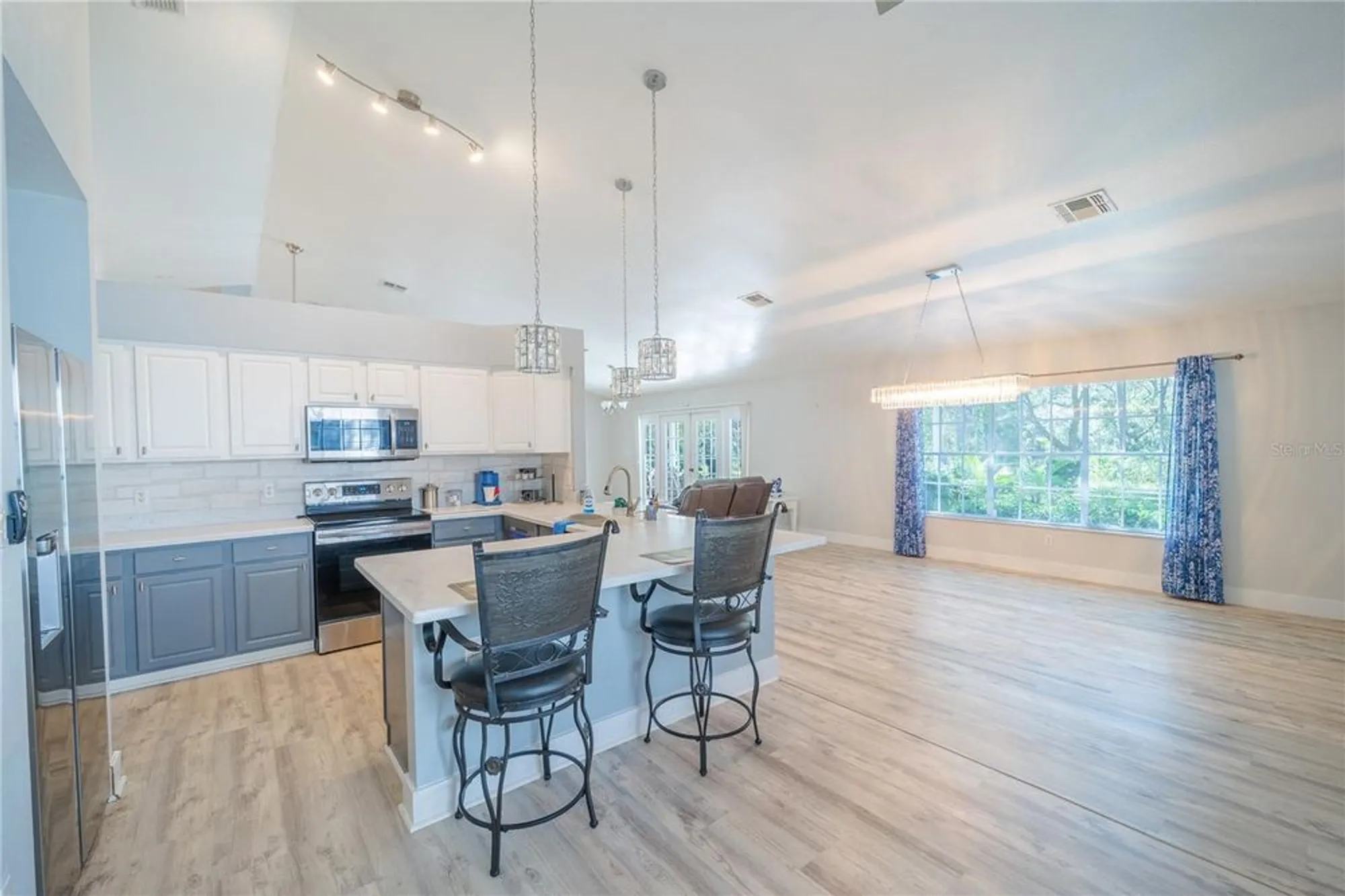 Property Slideshow image 6 of 18 | 4242 leafway cir, Leesburg, FL, 34748