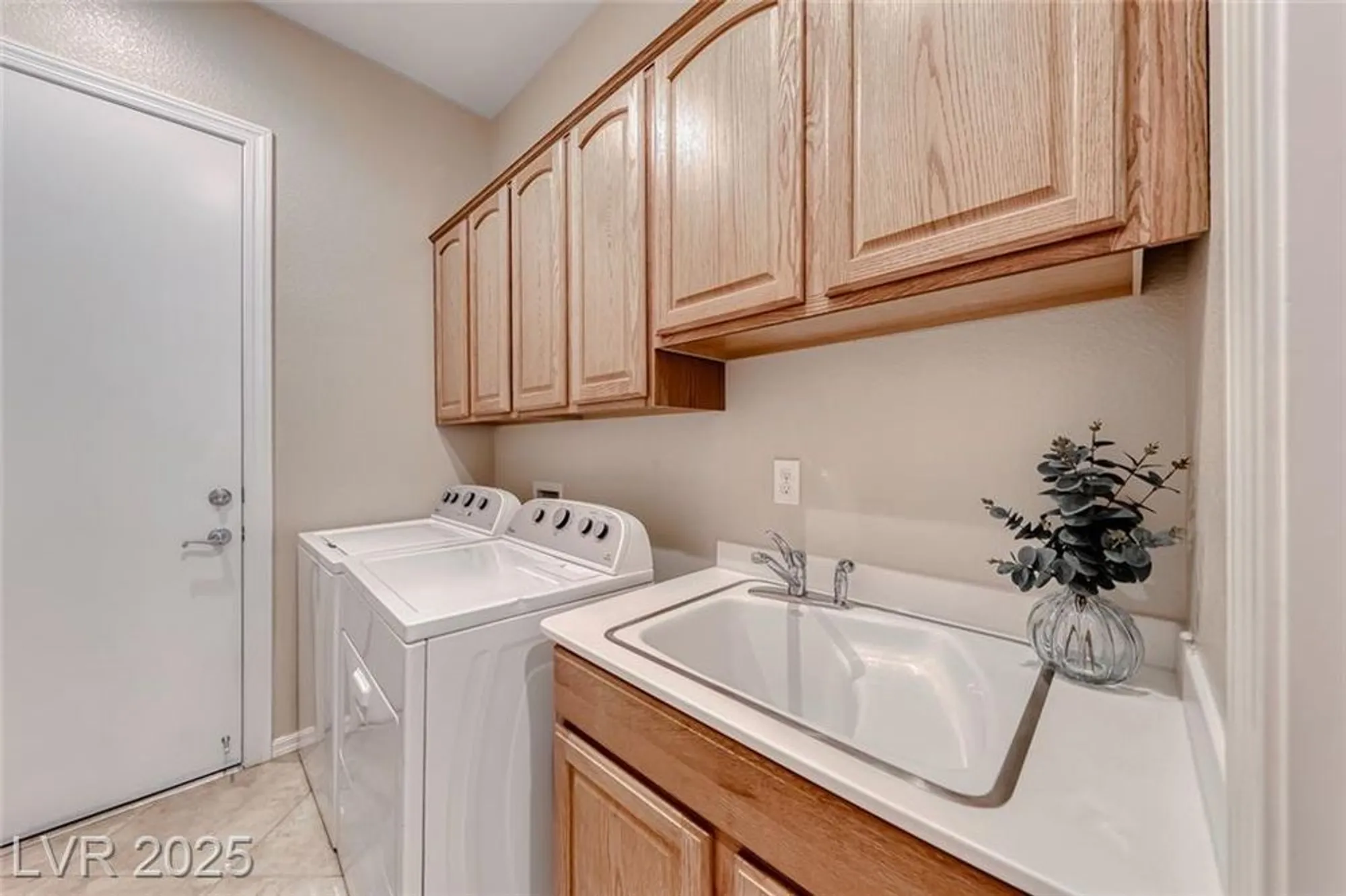 Property Slideshow image 27 of 48 | 2114 twin falls dr, Henderson, NV, 89044