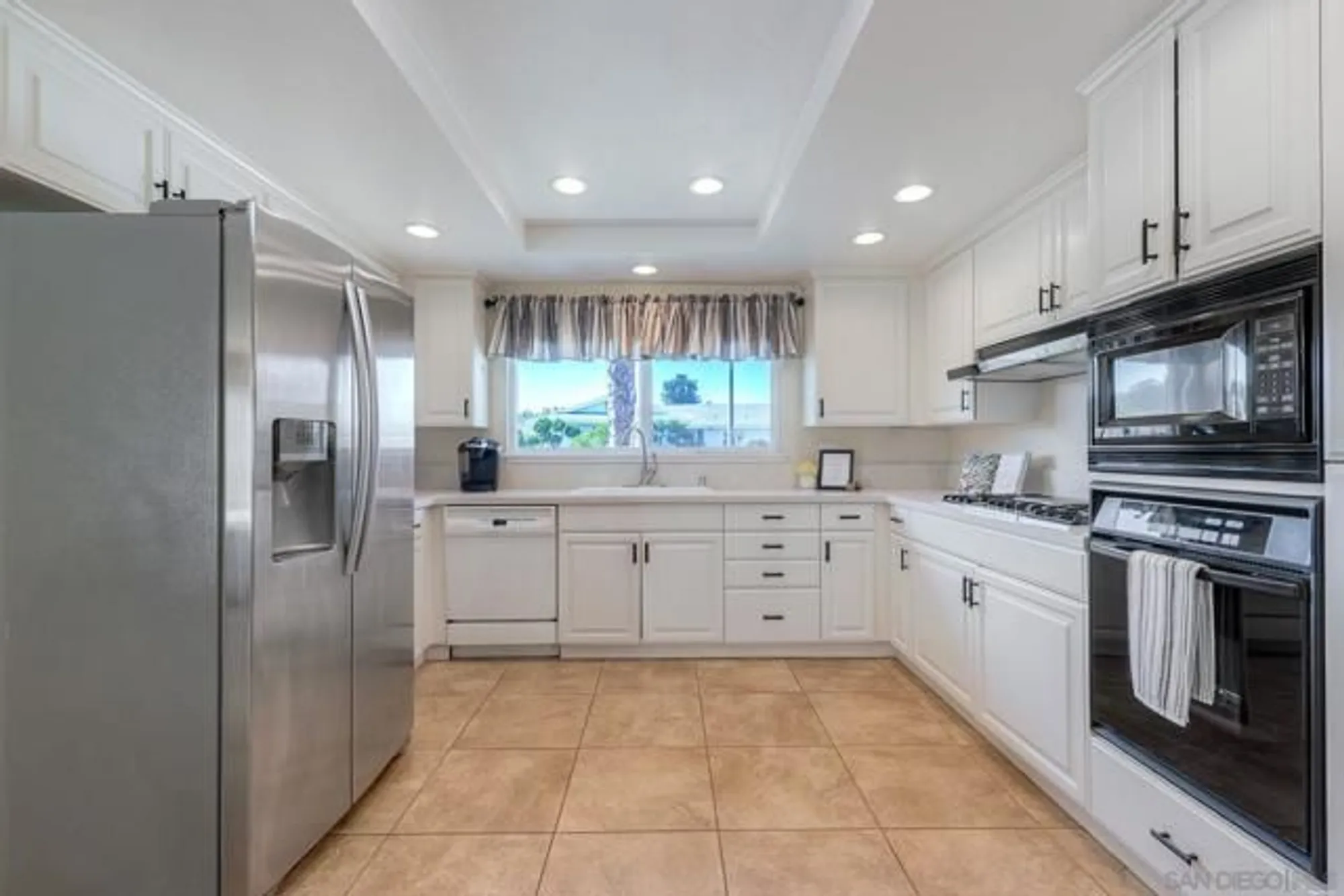 Property Slideshow image 12 of 34 | 12528 niego ln, San Diego, CA, 92128