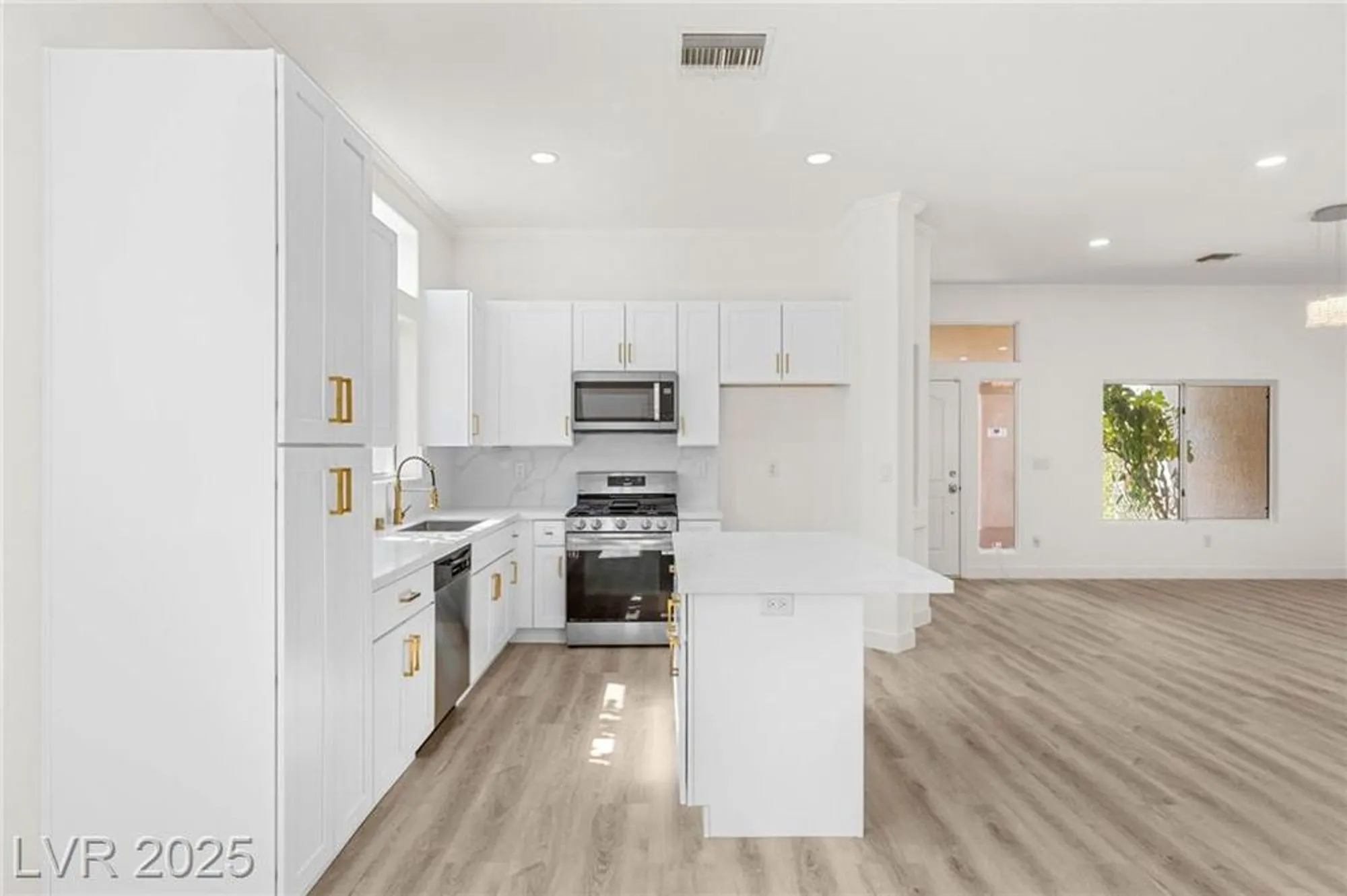 Property Slideshow image 13 of 34 | 10528 cogswell ave, Las Vegas, NV, 89134