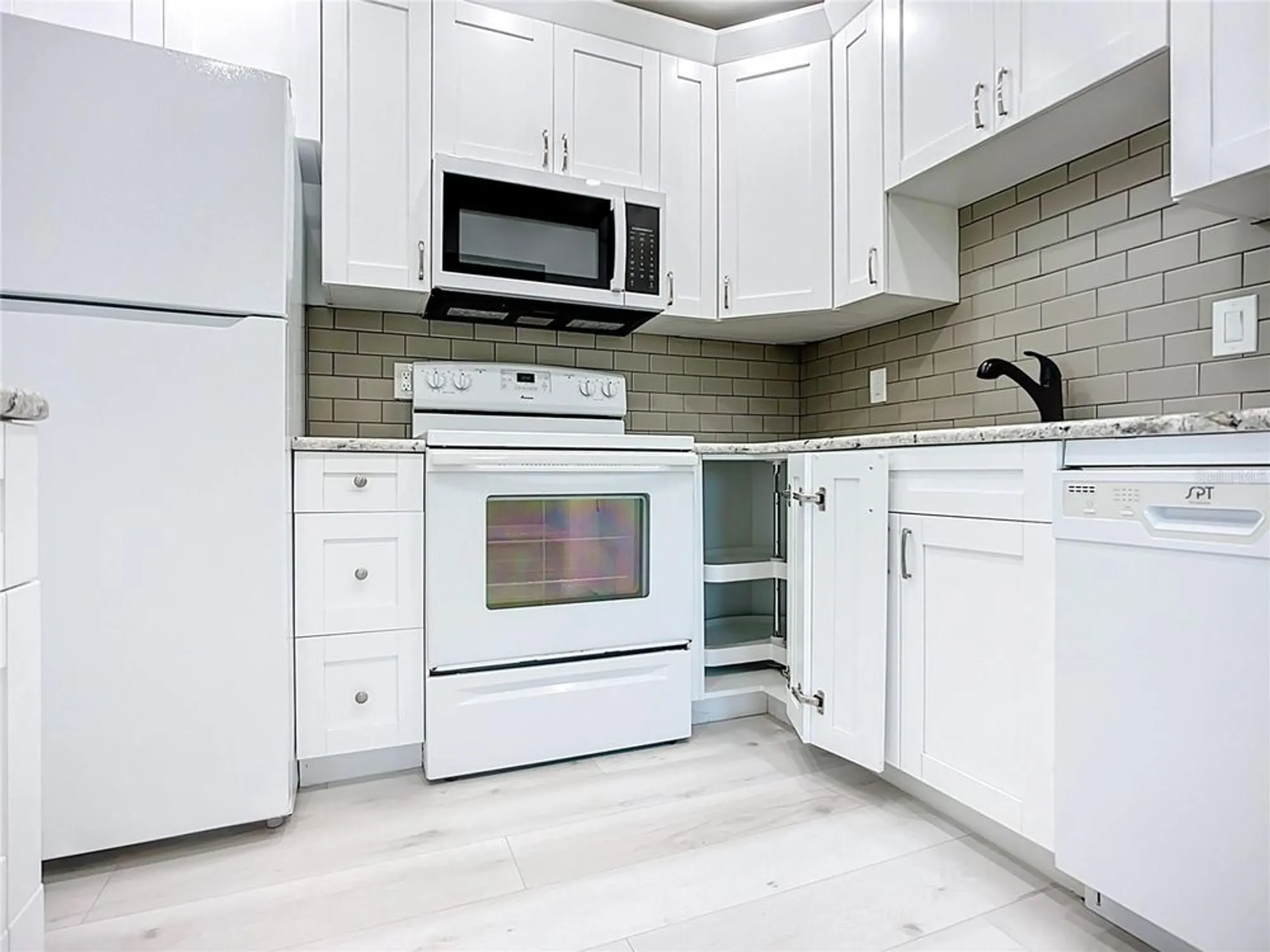 Property Slideshow image 14 of 39 | 1811 bedford ln 166, Sun City Center, FL, 33573