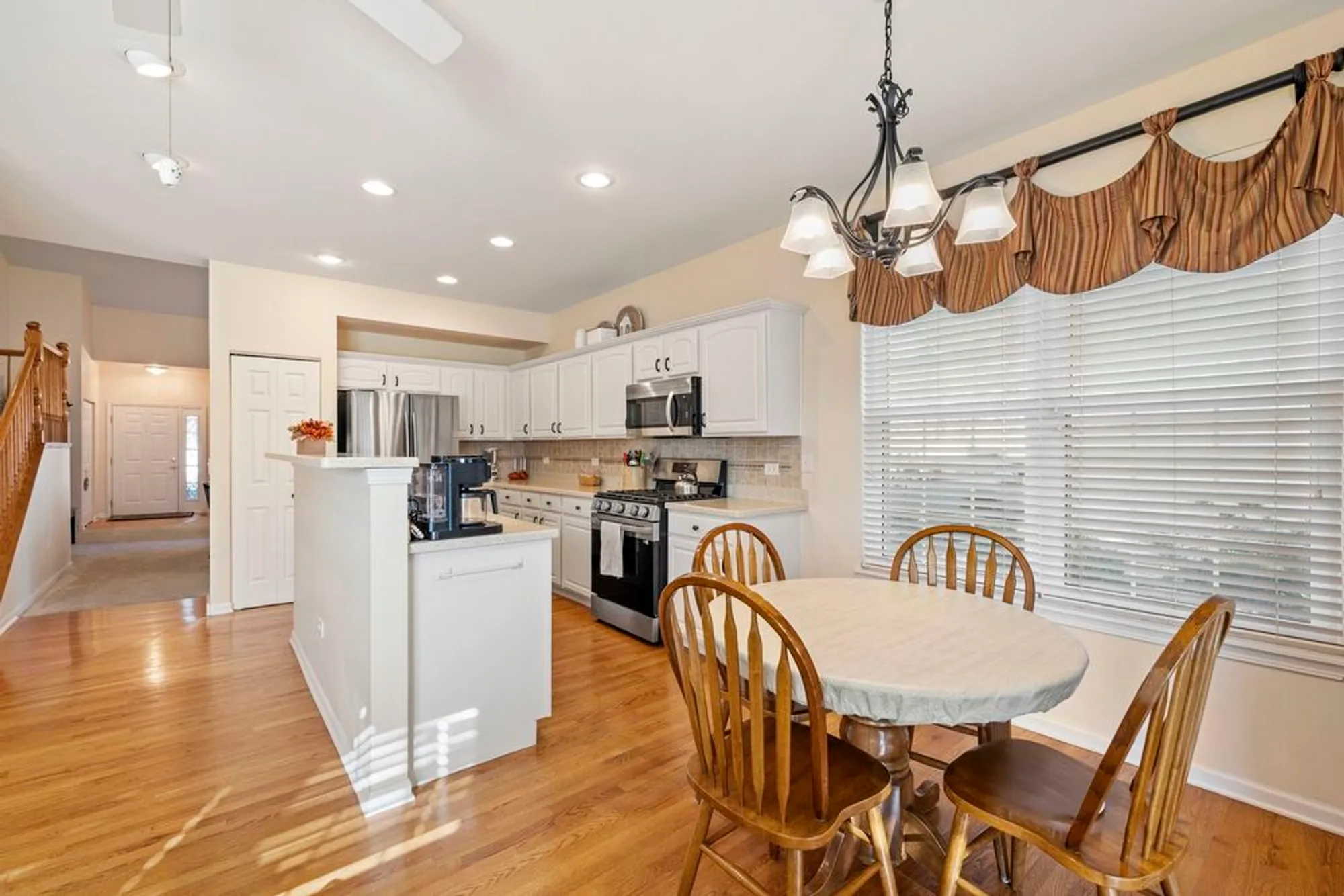 Property Slideshow image 7 of 28 | 16415 grandwood lake dr, Crest Hill, IL, 60403