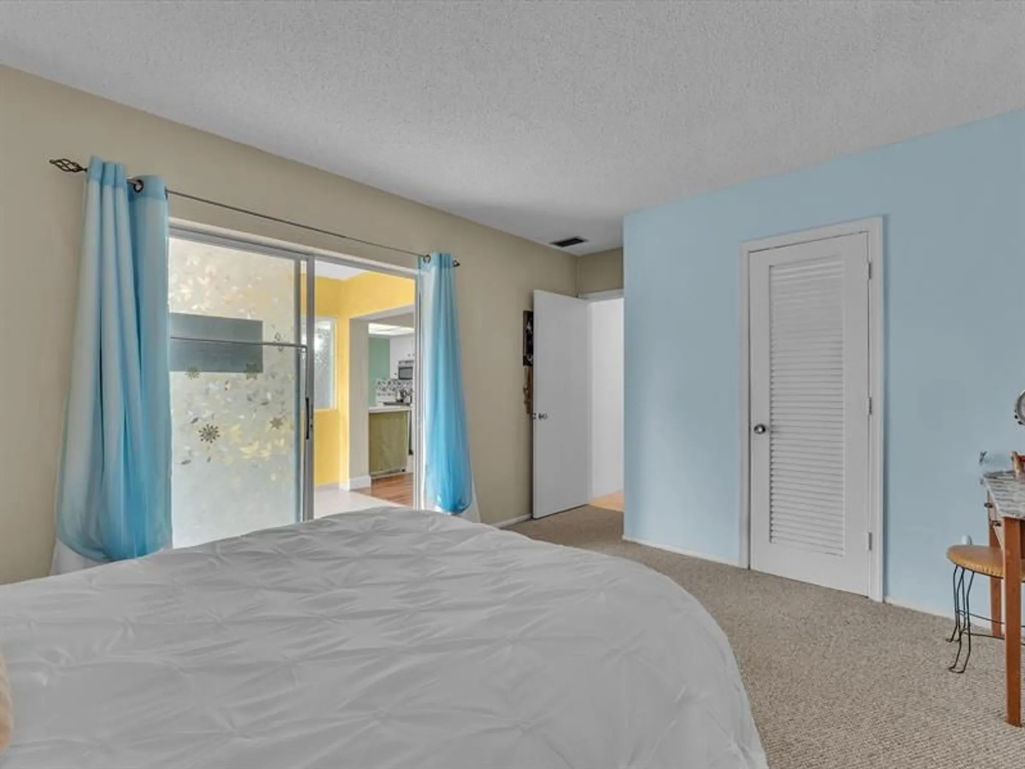 Property Slideshow image 15 of 25 | 4623 nw 46th st, Tamarac, FL, 33319