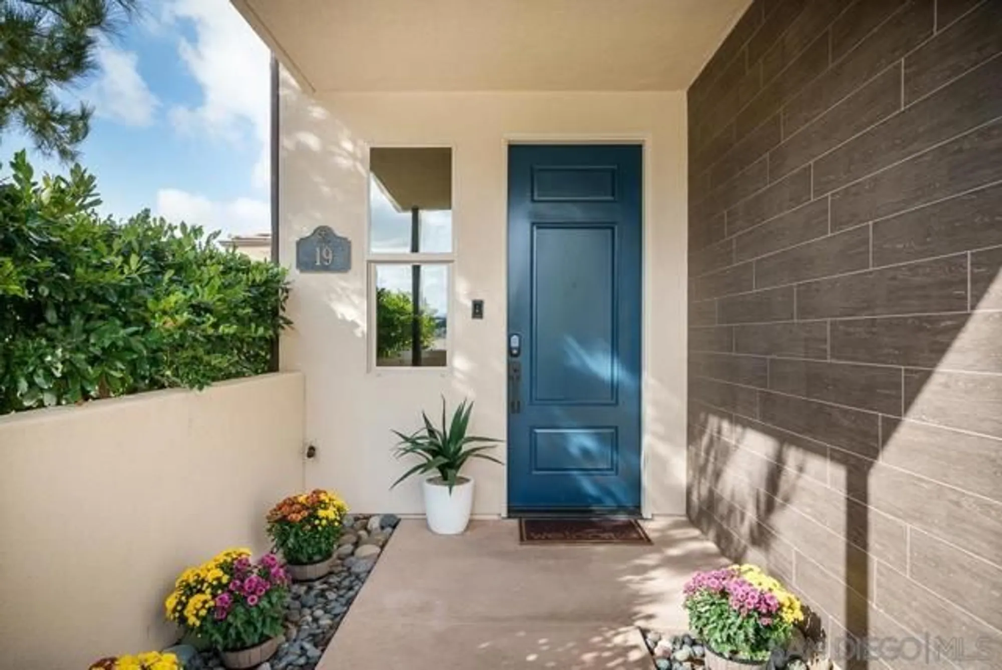 Property Slideshow image 4 of 59 | 16750 coyote bush dr 19, San Diego, CA, 92127