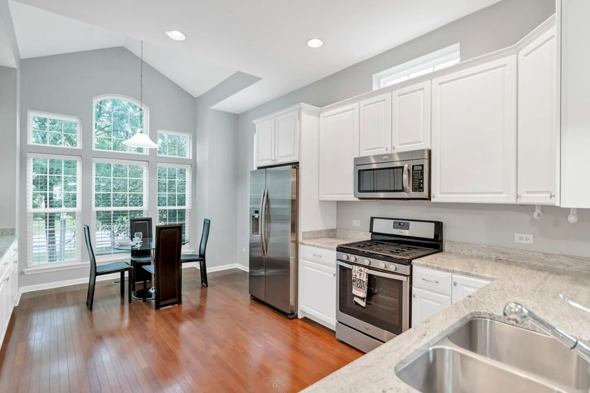 Property Slideshow image 9 of 43 | 3848 valhalla dr, Elgin, IL, 60124