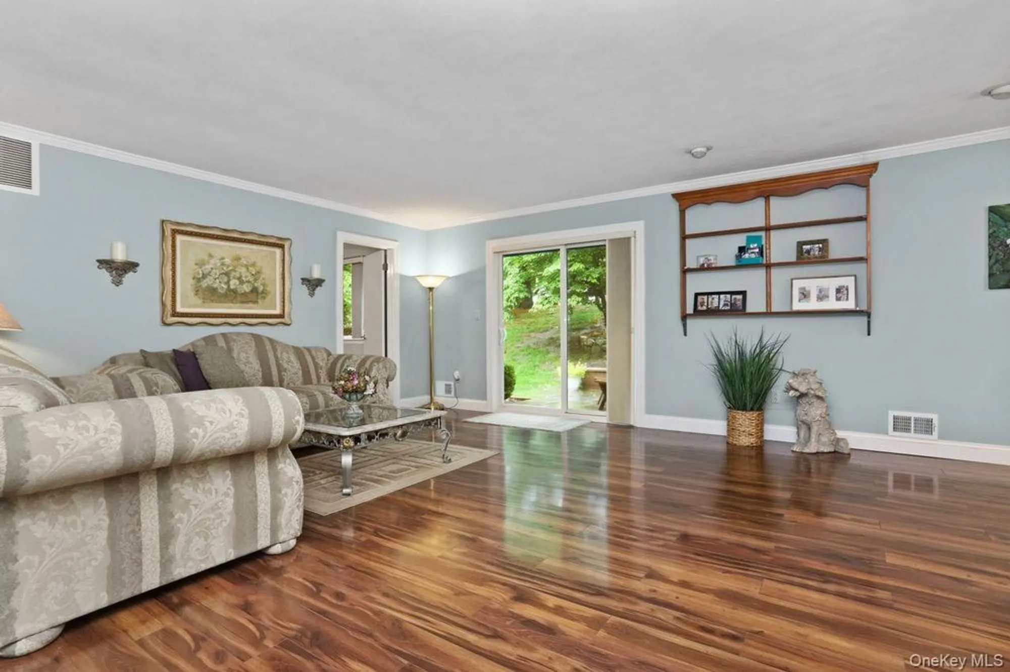 Property Slideshow image 5 of 35 | 141 flintlock way b, Yorktown Heights, NY, 10598