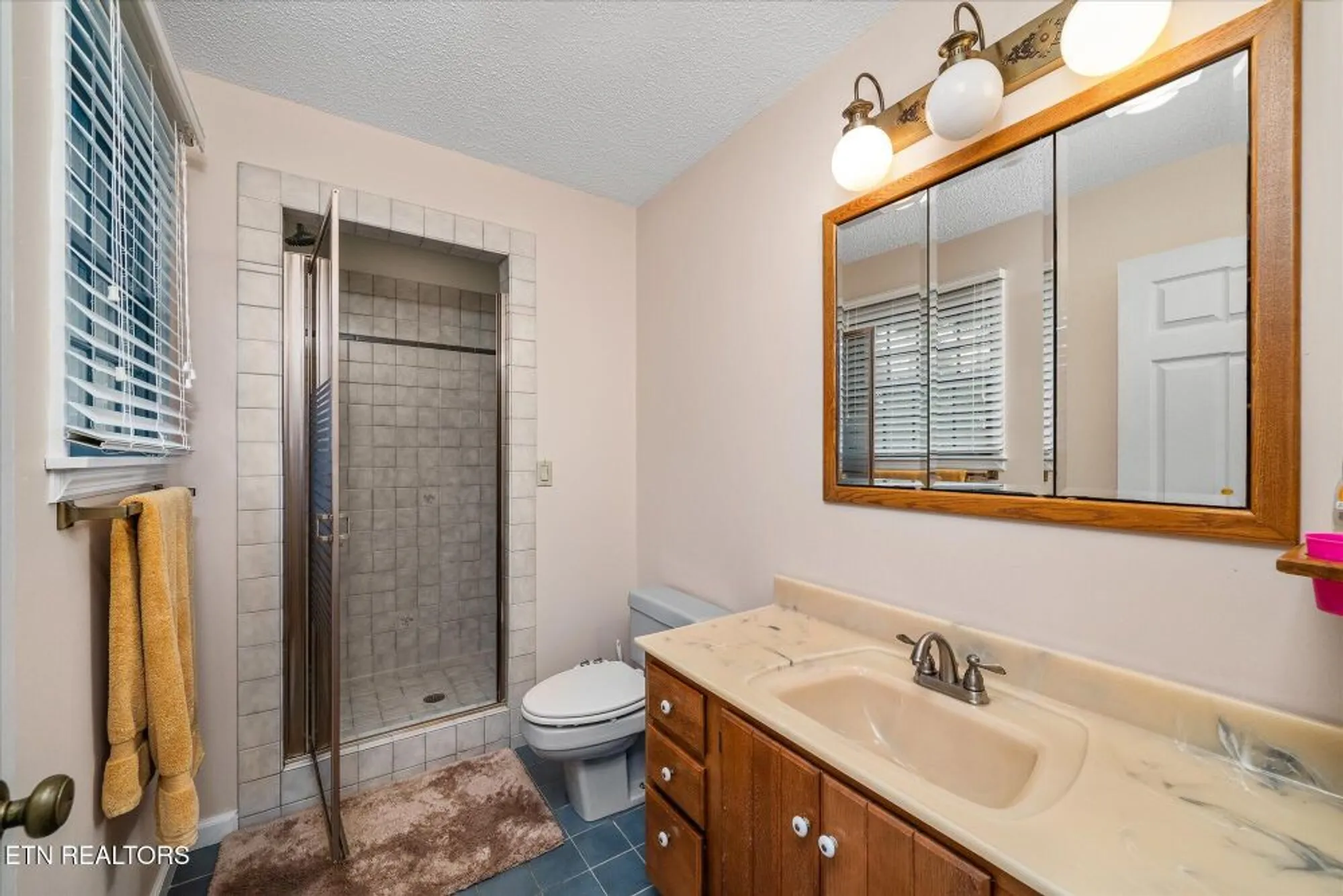 Property Slideshow image 19 of 44 | 34 beachwood ln, Crossville, TN, 38558