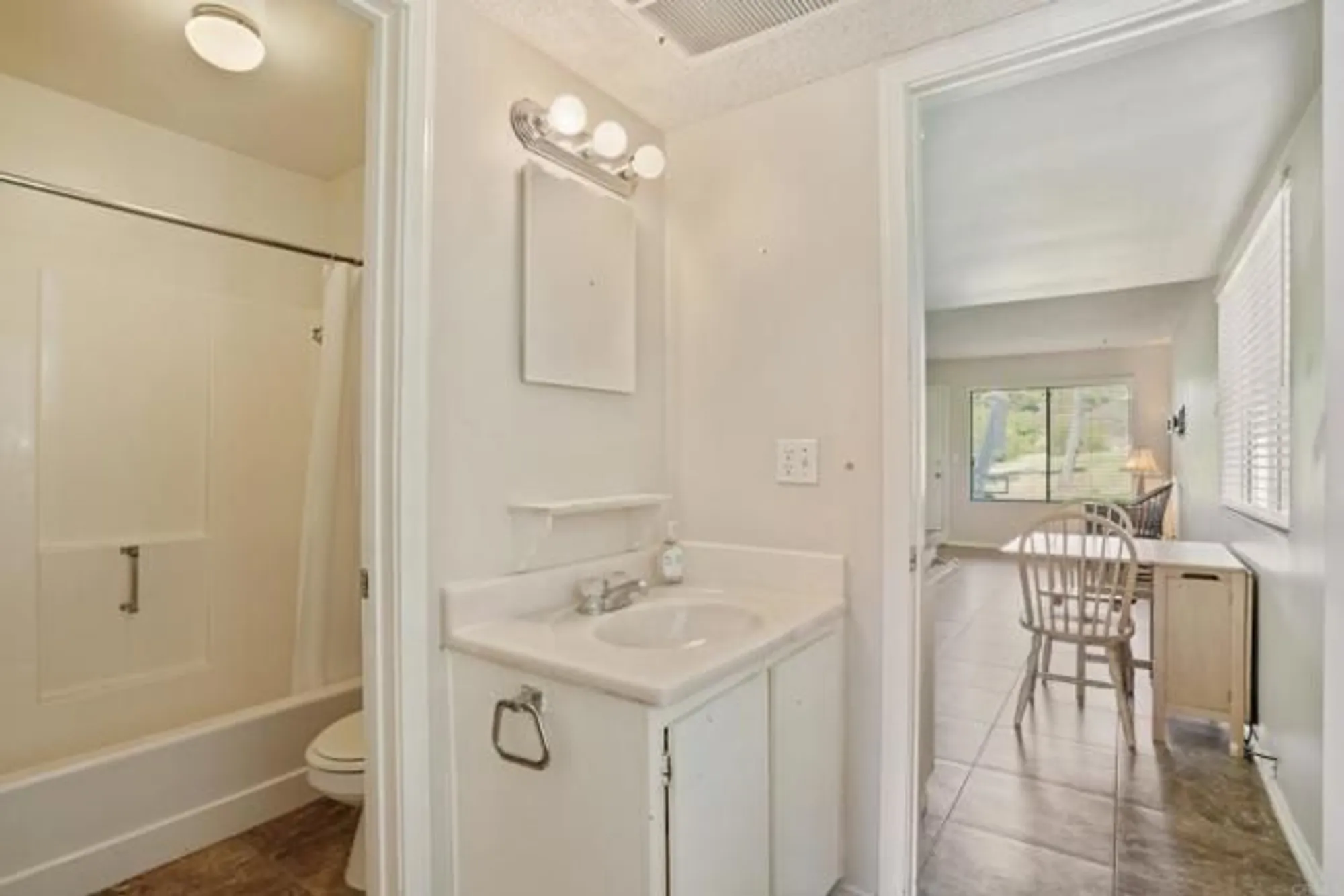 Property Slideshow image 15 of 21 | 27735 mountain meadow rd unit 19, Escondido, CA, 92026