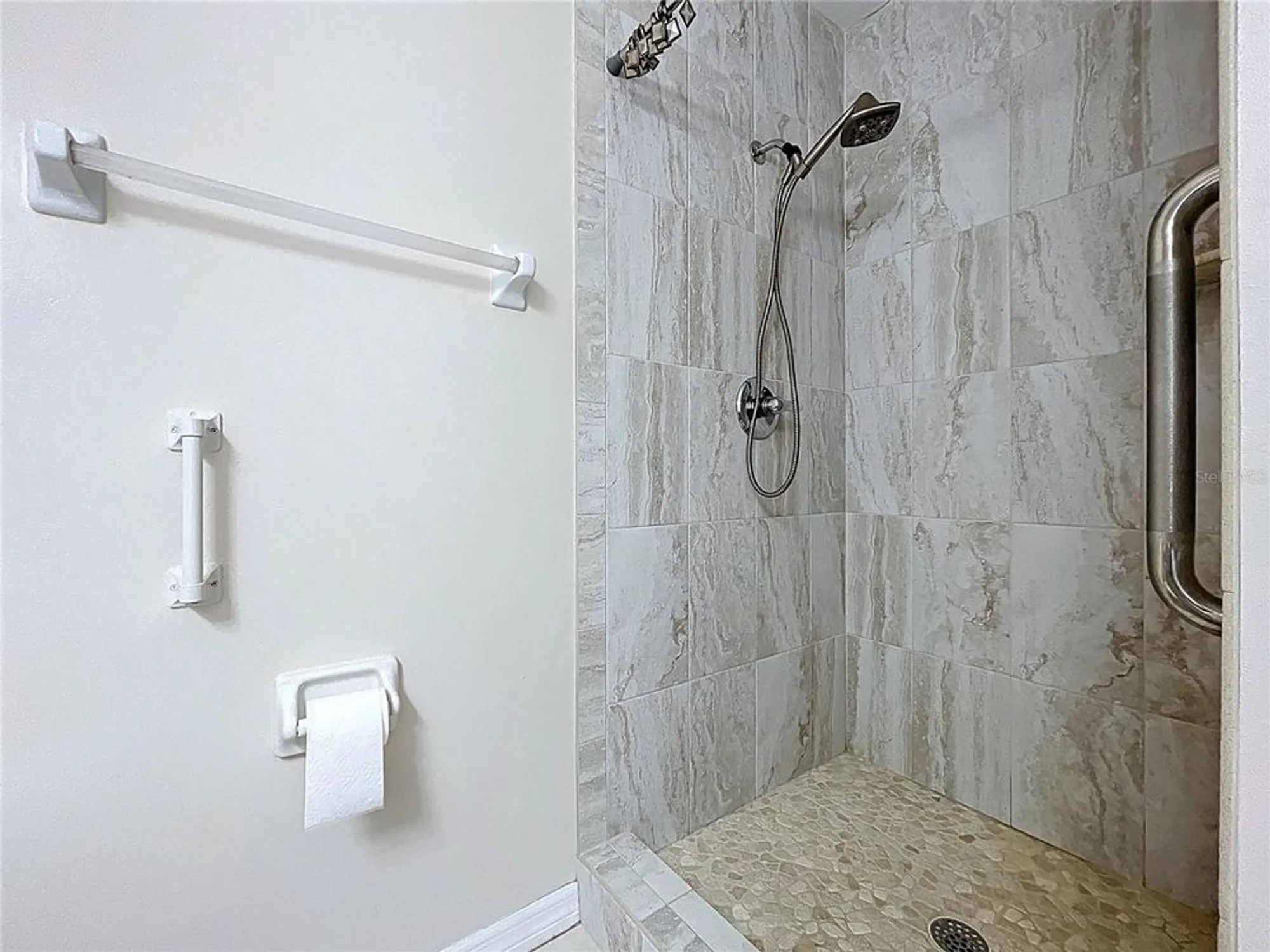 Property Slideshow image 37 of 67 | 505 foxglove cir b, Sun City Center, FL, 33573