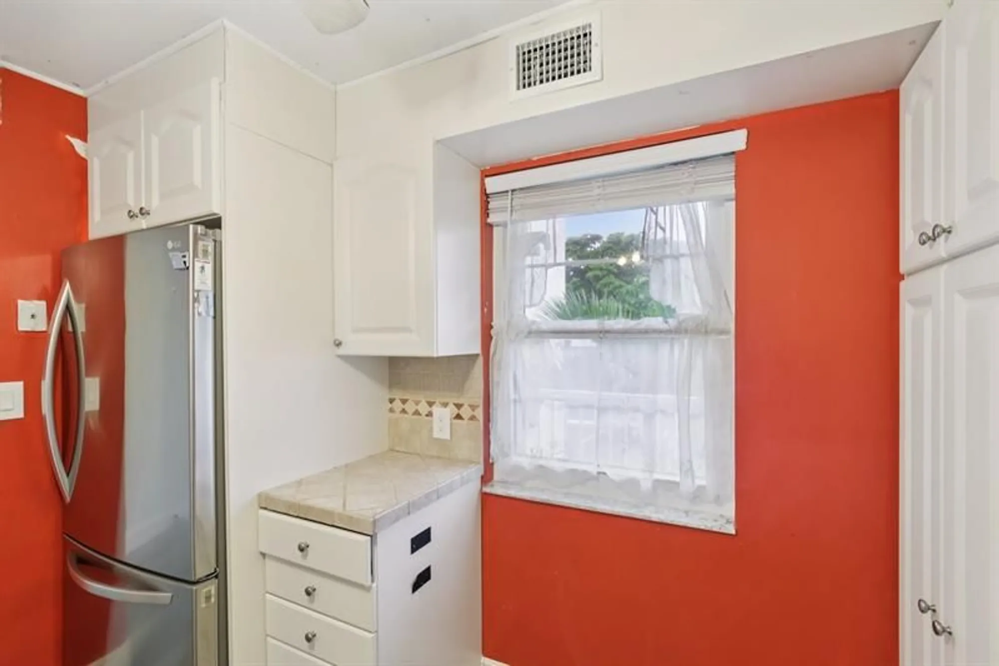 Property Slideshow image 11 of 39 | 1024 se 4th ave 204, Dania Beach, FL, 33004