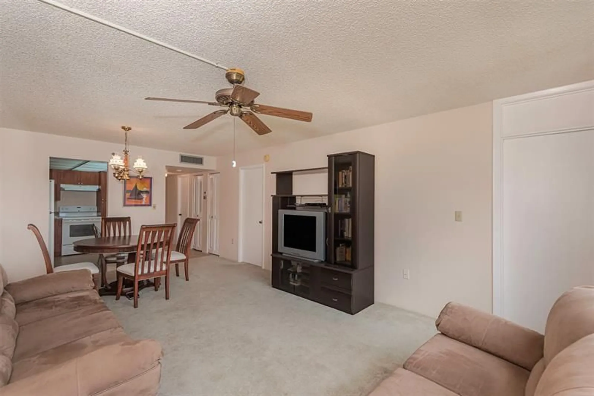 Property Slideshow image 14 of 30 | 1000 saint charles pl 220, Pembroke Pines, FL, 33026