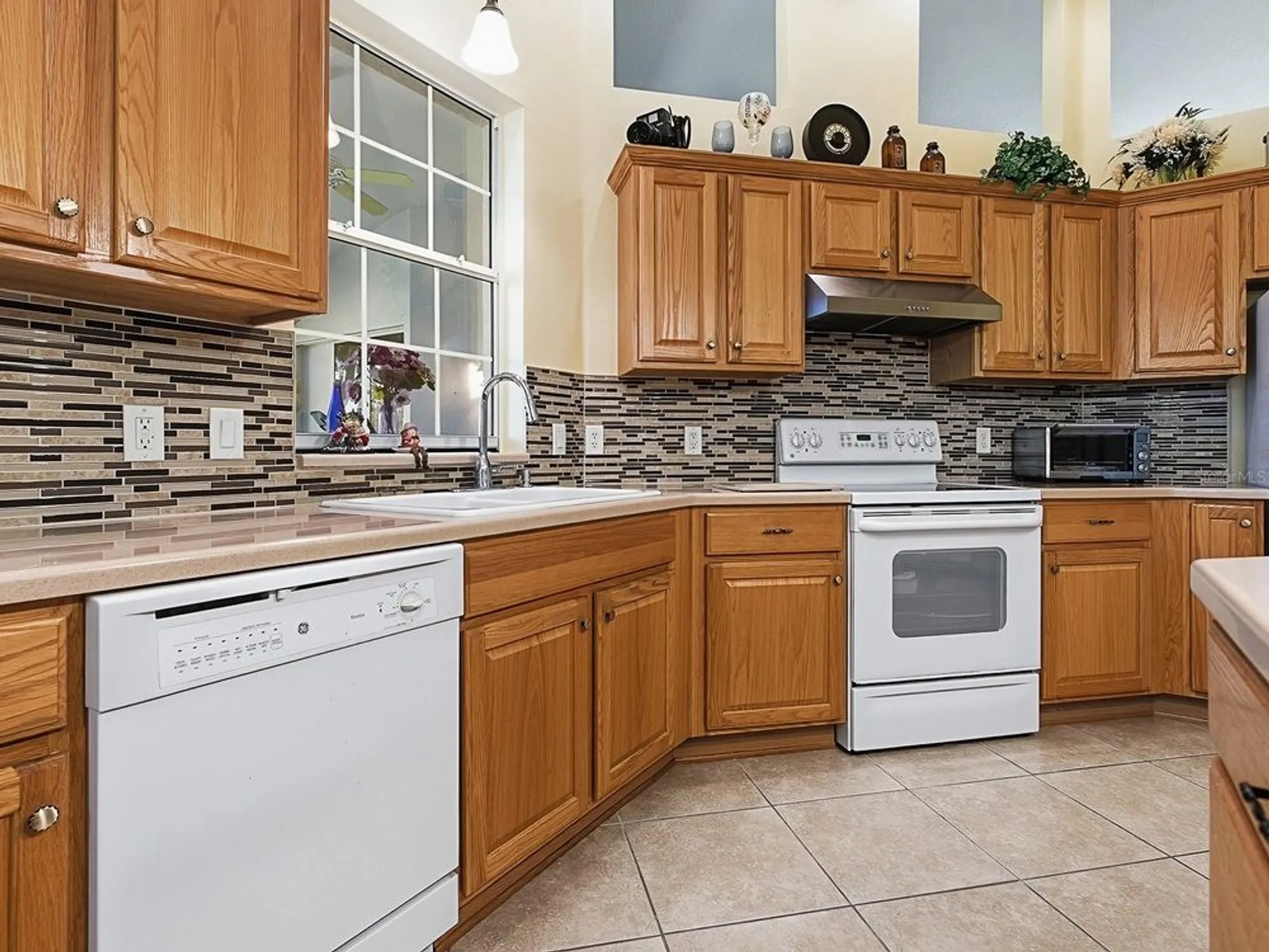 Property Slideshow image 16 of 66 | 17627 se 88th covington cir, The Villages, FL, 32162