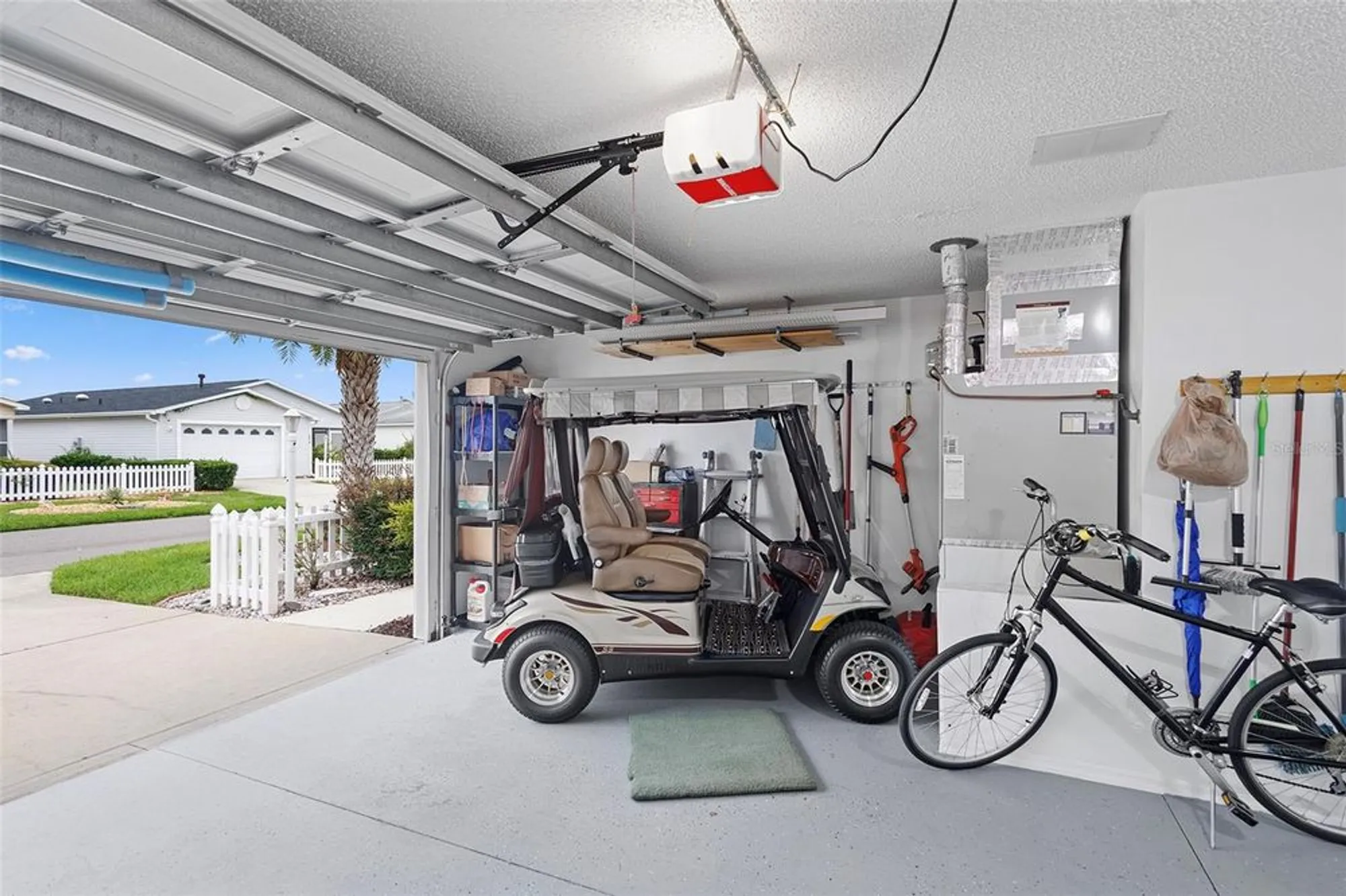 Property Slideshow image 5 of 48 | 2913 barboza dr, The Villages, FL, 32162