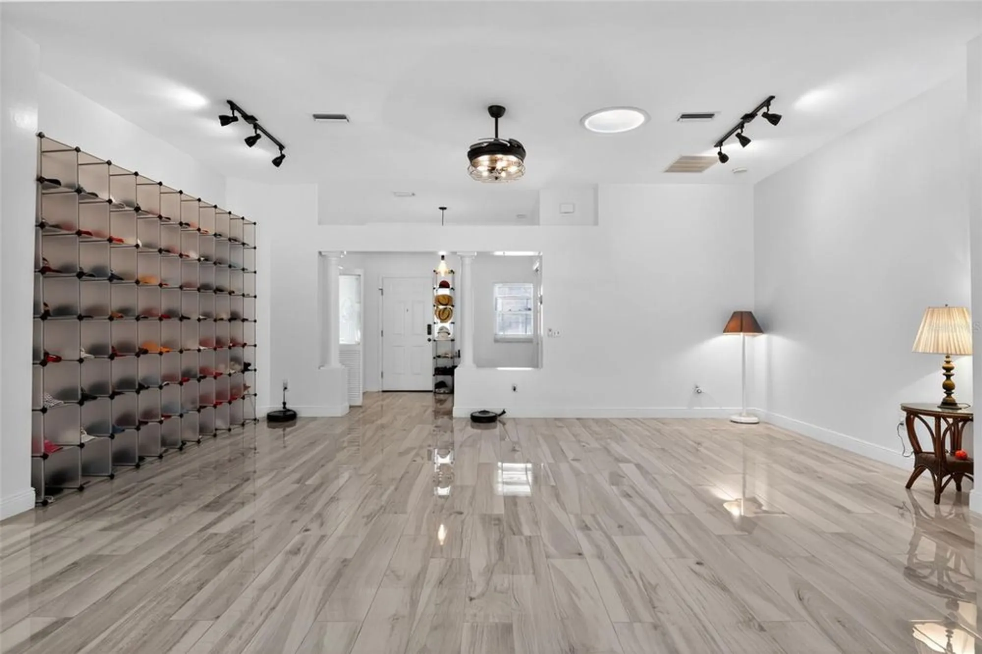 Property Slideshow image 10 of 32 | 411 del mar dr, Lady Lake, FL, 32159