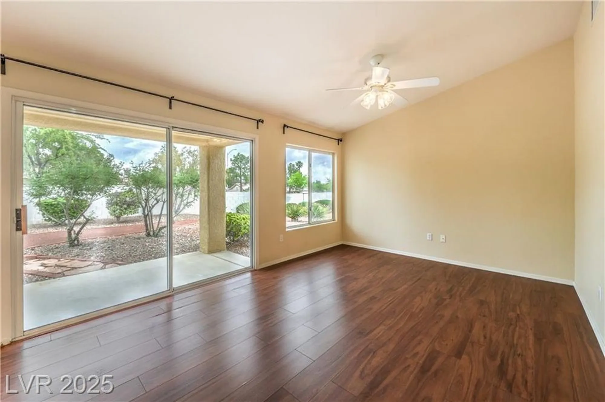 Property Slideshow image 8 of 39 | 9948 bundella dr, Las Vegas, NV, 89134
