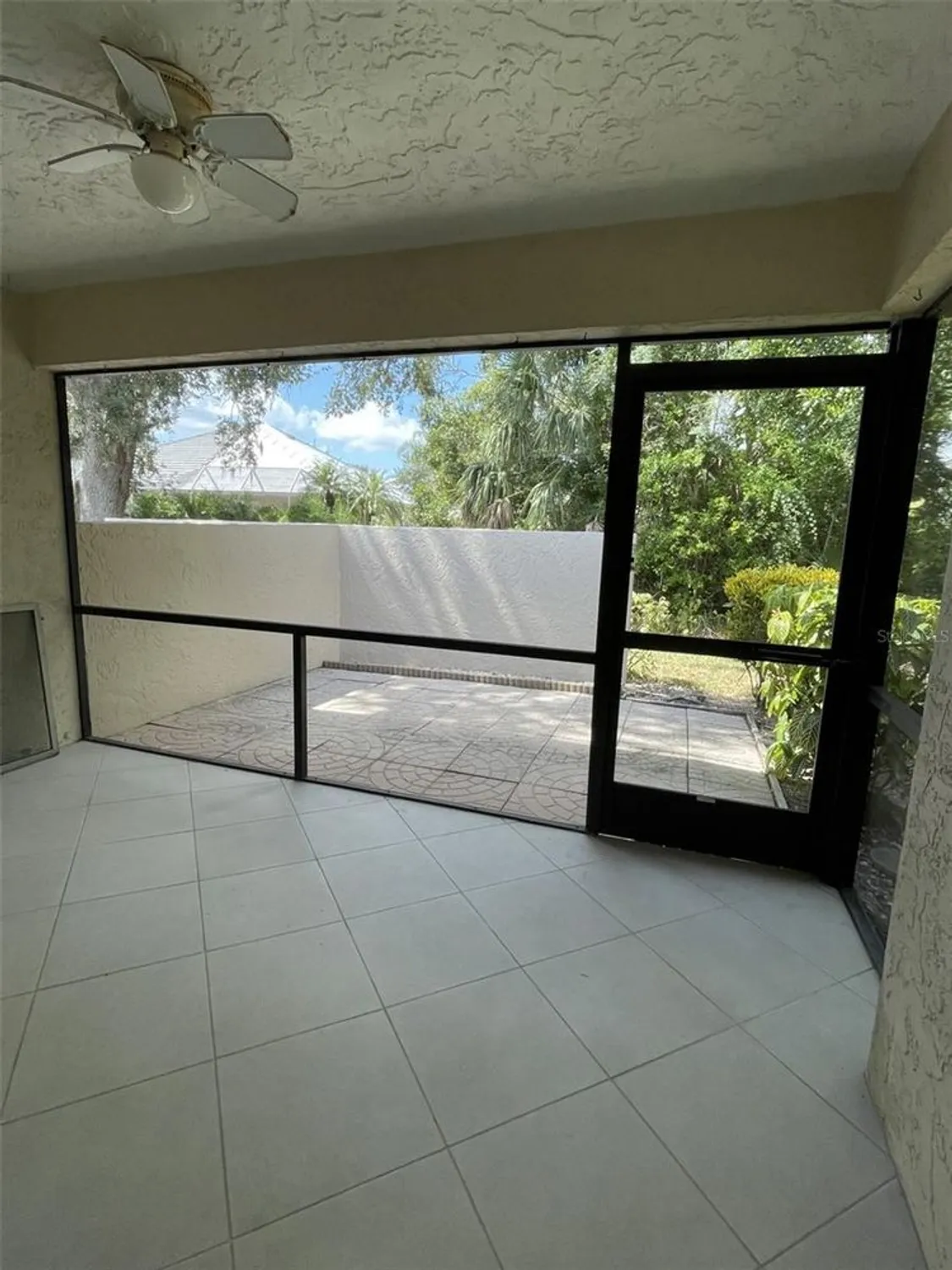 Property Slideshow image 4 of 59 | 7030 w country club dr n # 128, Sarasota, FL, 34243