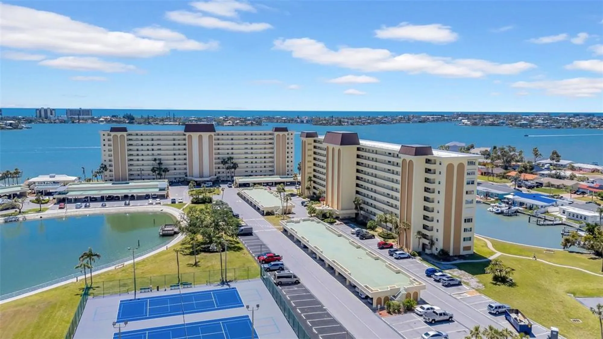 Property Slideshow image 38 of 49 | 4725 cove cir apt 302, St Petersburg, FL, 33708