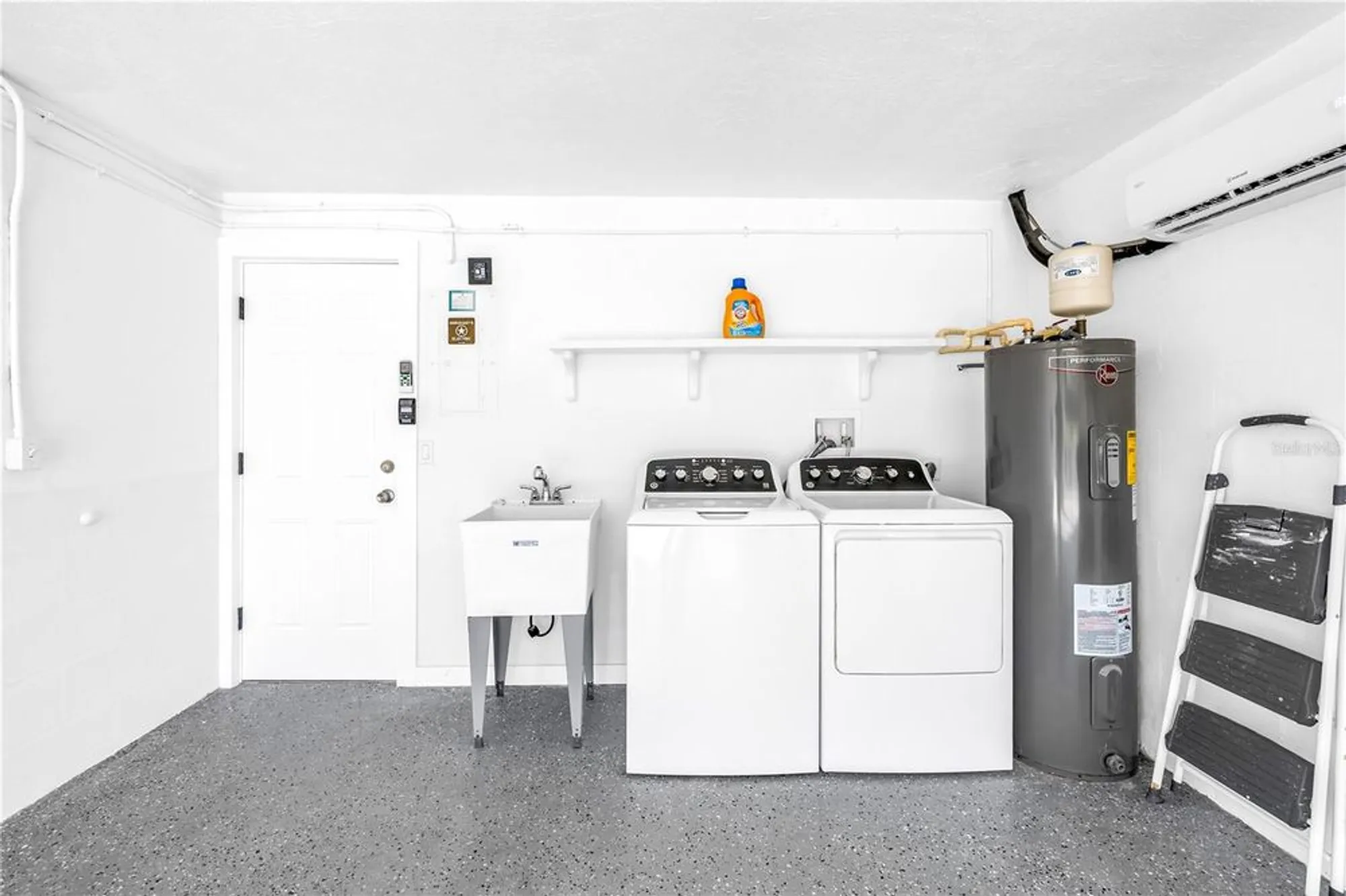 Property Slideshow image 29 of 60 | 111 whispering sands cir # v38, Sarasota, FL, 34242