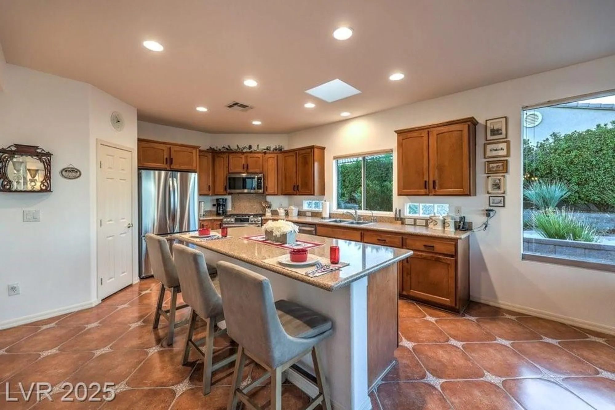 Property Slideshow image 7 of 39 | 10536 abisso dr, Las Vegas, NV, 89135